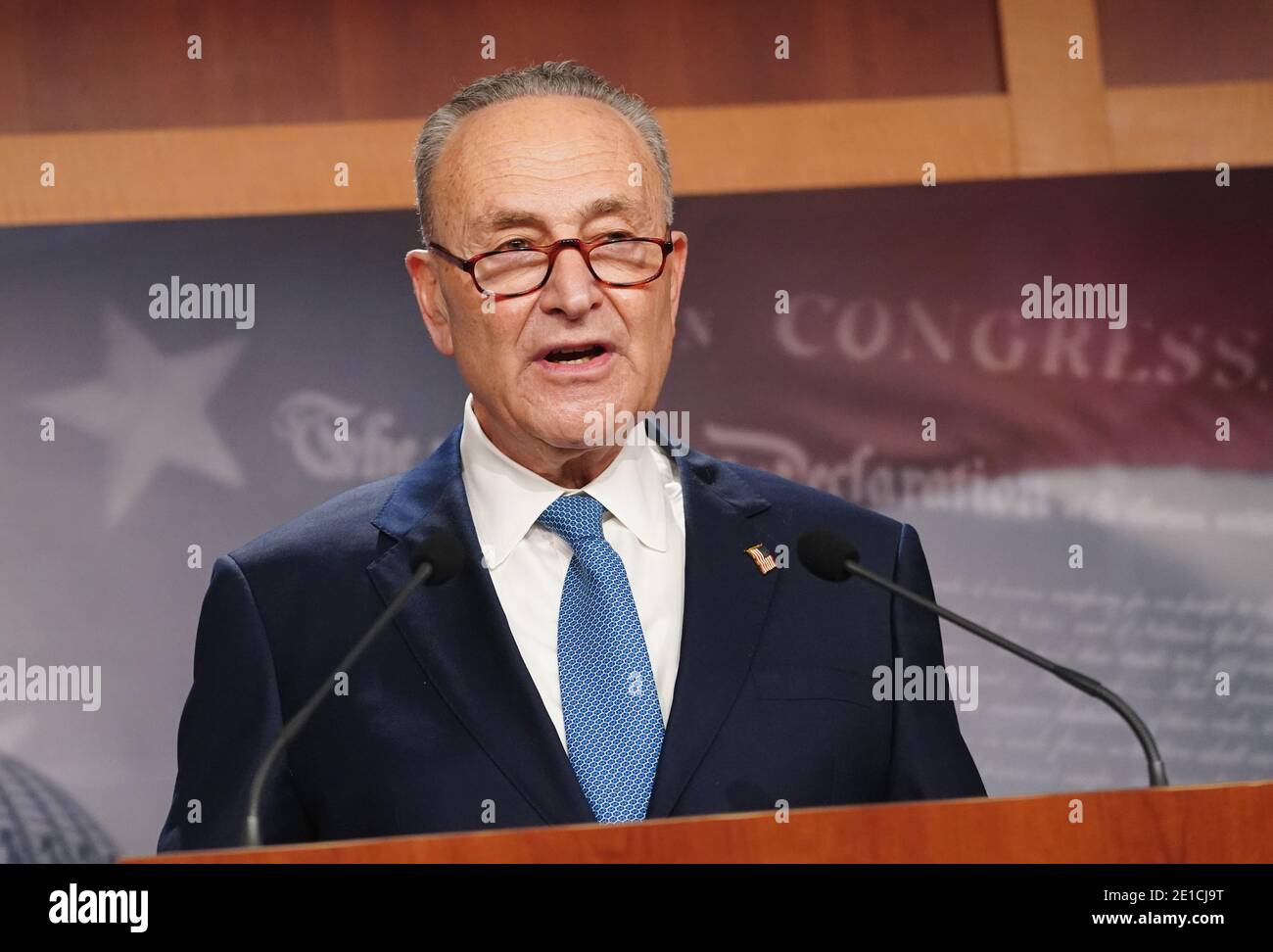 Washington, États-Unis. 06e janvier 2021. Le leader minoritaire du Sénat Charles Schumer, de New York, parle des résultats des élections en Géorgie au Capitole des États-Unis à Washington, DC, le mercredi 6 janvier 2021. Photo de Kevin Dietsch/UPI crédit: UPI/Alay Live News Banque D'Images