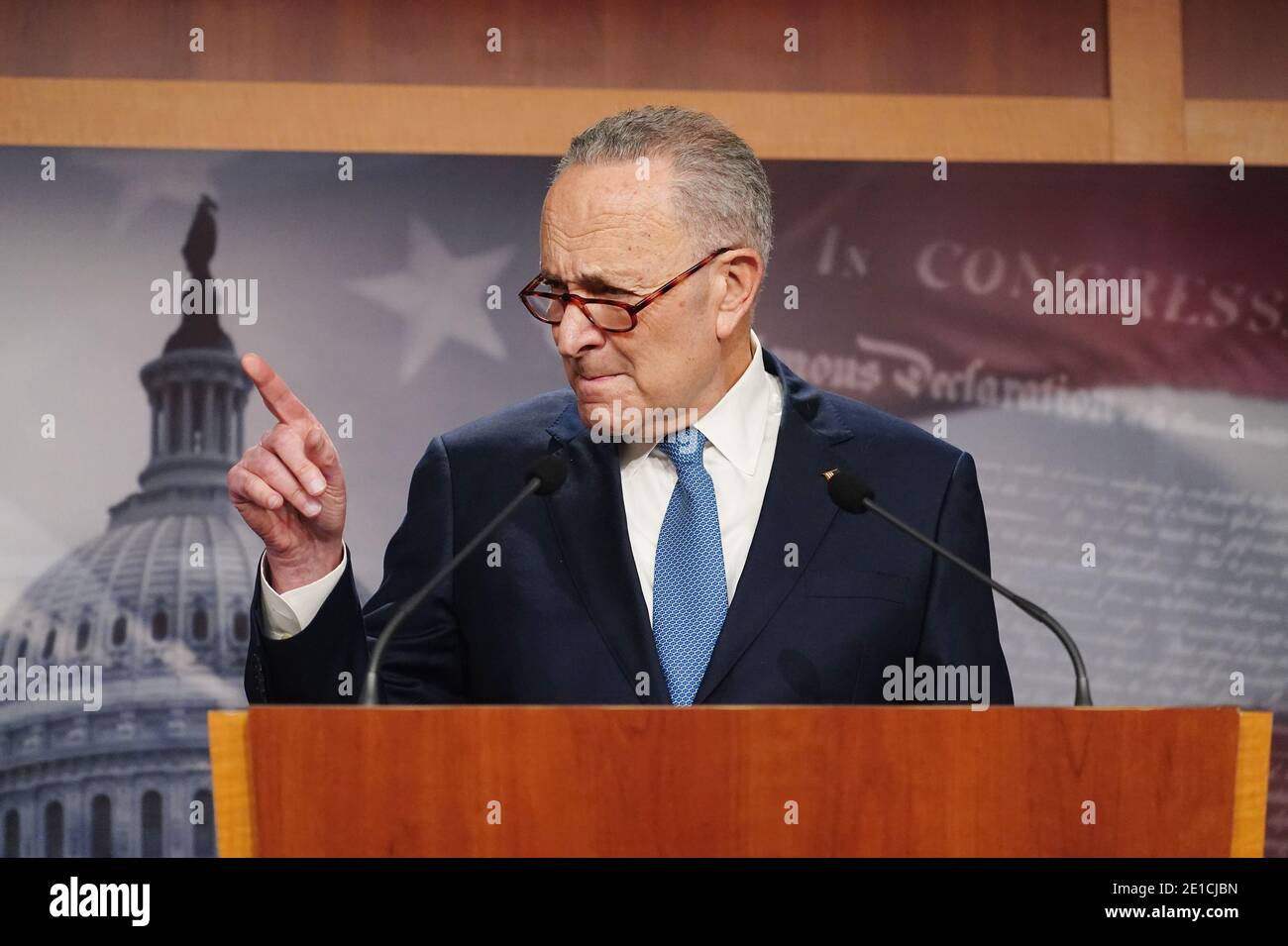 Washington, États-Unis. 06e janvier 2021. Le leader minoritaire du Sénat Charles Schumer, de New York, parle des résultats des élections en Géorgie au Capitole des États-Unis à Washington, DC, le mercredi 6 janvier 2021. Photo de Kevin Dietsch/UPI crédit: UPI/Alay Live News Banque D'Images