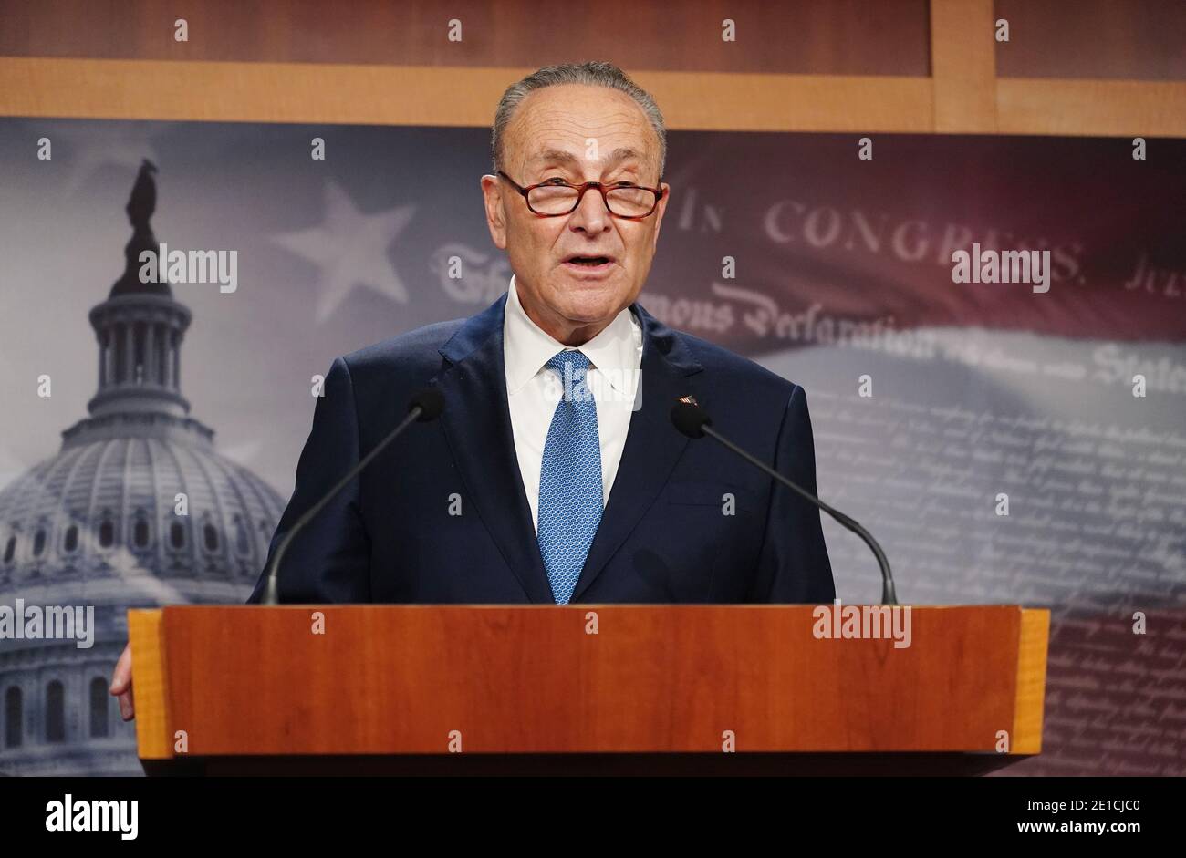 Washington, États-Unis. 06e janvier 2021. Le leader minoritaire du Sénat Charles Schumer, de New York, parle des résultats des élections en Géorgie au Capitole des États-Unis à Washington, DC, le mercredi 6 janvier 2021. Photo de Kevin Dietsch/UPI crédit: UPI/Alay Live News Banque D'Images