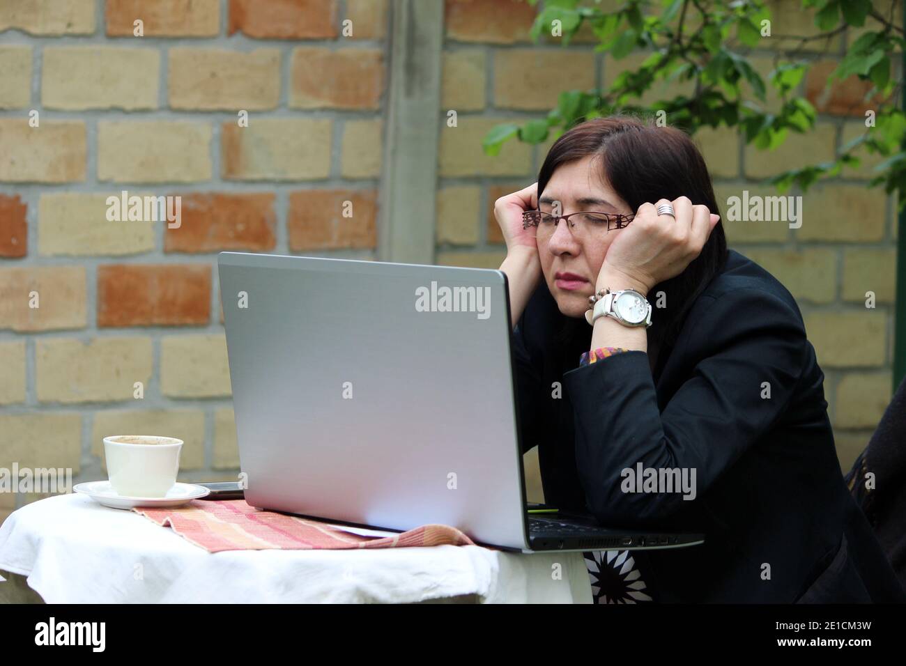 les femmes travail à l'extérieur du problème de stress Banque D'Images