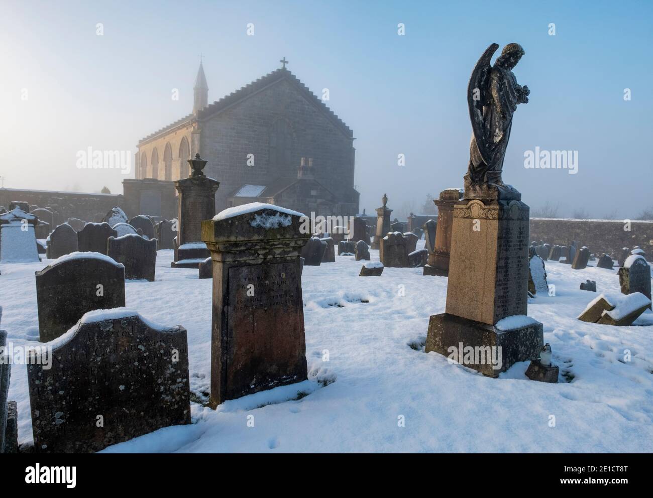 Cimetière de l'église paroissiale de KIRK 'o Shotts, Salsburgh, North Lanarkshire, Écosse. Banque D'Images