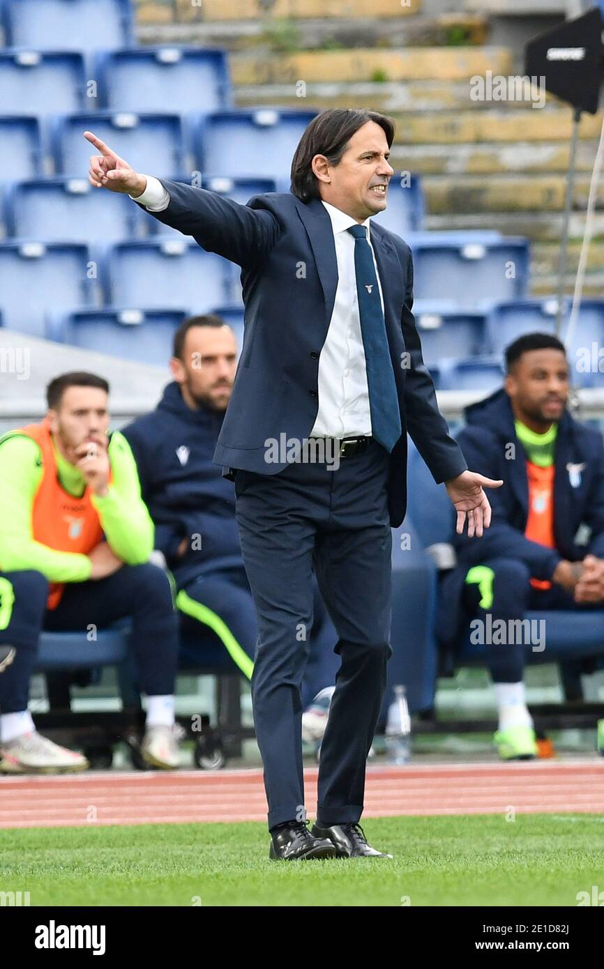 Rome, Italie. 6 janvier 2021. ROME, ITALIE - janvier 6 : entraîneur en chef Simone Inzaghi de SS Lazio gestes pendant la série italienne UN match de football entre SS Lazio et ACF Fiorentina au Stadio Olimpico le 6 janvier 2021 à Rome Italie/LiveMedia Credit: Claudio Pasquazi/LPS/ZUMA Wire/Alamy Live News Banque D'Images