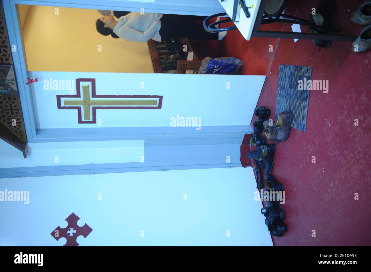 Prêtres coptes photographiés à l'église Sainte Marie Saint Marc de Chatenay-Malabry, au sud de Paris, en France, le 6 janvier 2011 la veille de Noël. Photo de Mousse/ABACAPRESS.COM Banque D'Images