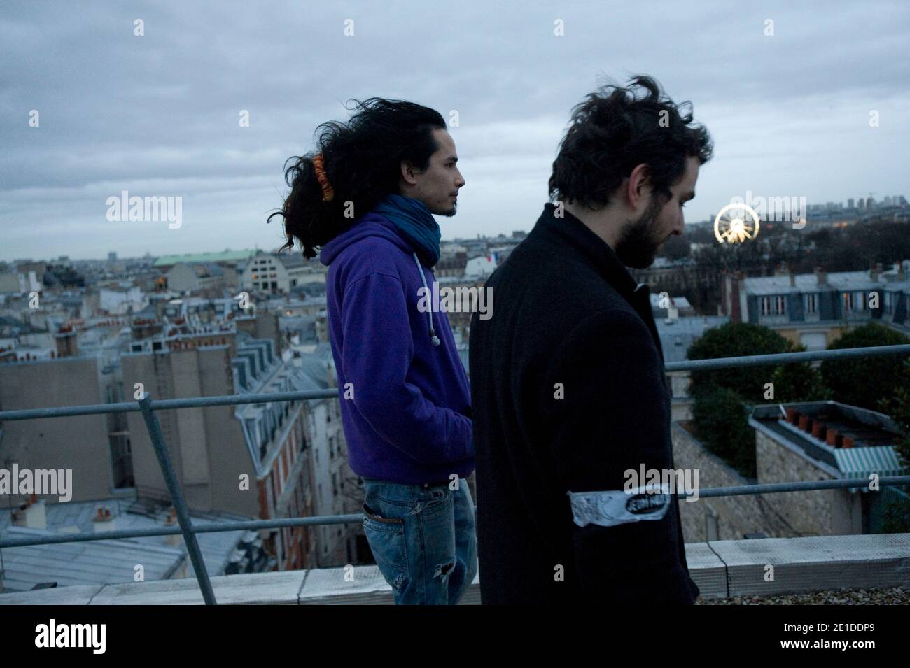 Membre de Jeudi Noir Jonathan a l'interieur de l'immeuble que le collectif Jeudi Noir occupant au 22 avenue Matignon appartenant a AXA a Paris, France le 8 janvier 2011. Photo Pierre Meunière/ABACAPRESS.COM Banque D'Images