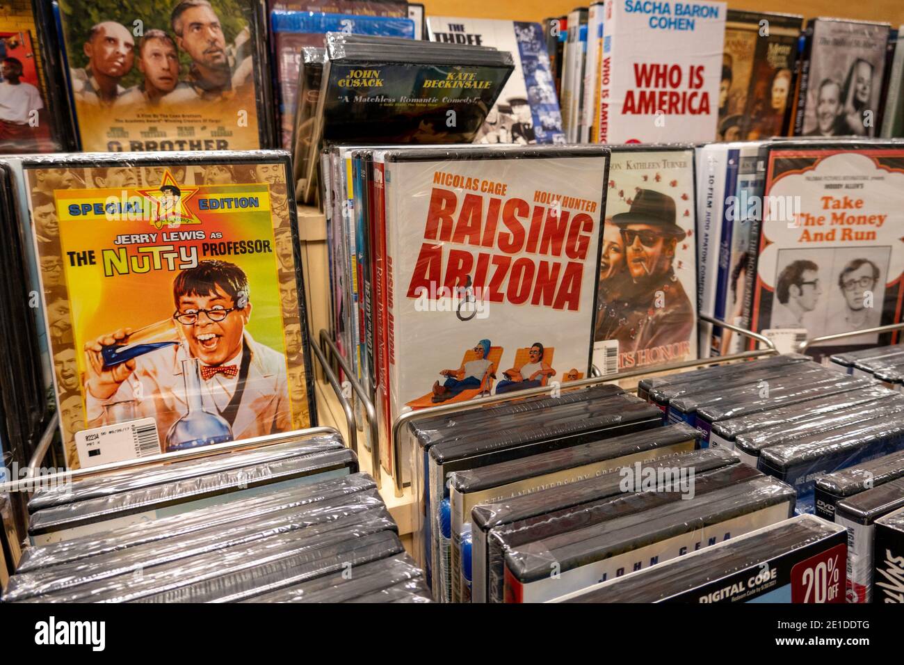 Barnes & Noble Booksellers DVD Display, New York, États-Unis Banque D'Images
