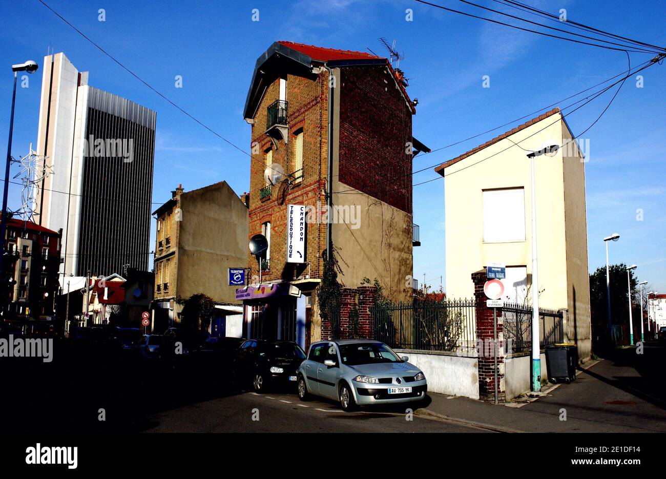 Ancien quartier et barres HLM. Habitations, quartier Gresillons a Gennevilliers, France le 10 janvier 2011. Photo Mario Fourmy/ABACAPRESS.COM Banque D'Images