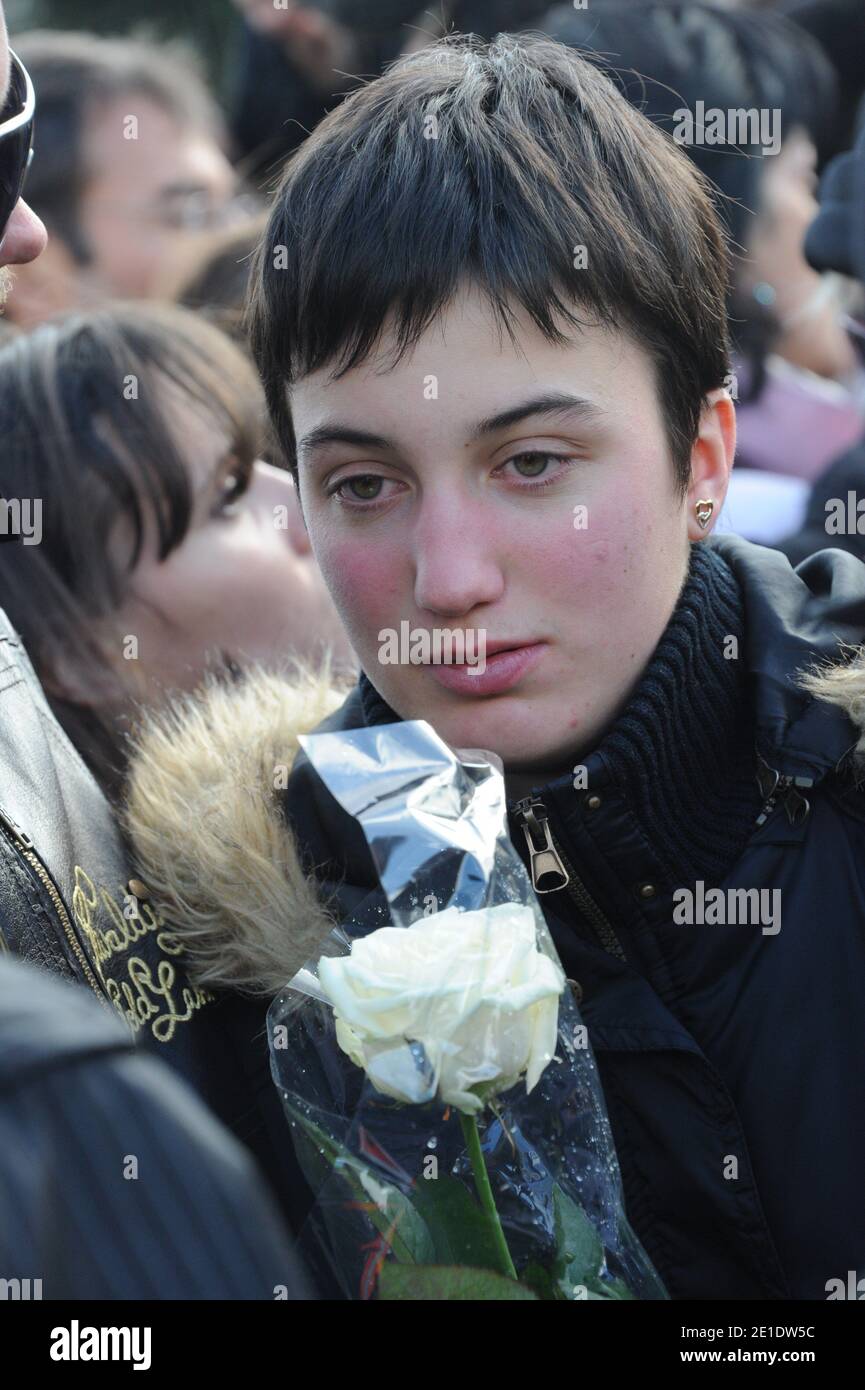 Jessica Perrais, soeur jumelle de Laetitia, tours d'une marche organisee en mémoire de Laetitia Perrais a Pornic, France, le 24 janvier 2011. Photo de Mousse/ABACAPRESS.COM Banque D'Images