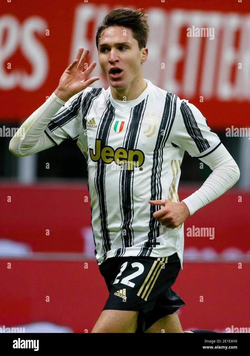 MILAN, ITALIE - JANVIER 6: Federico Chiesa de Juventus célèbre après avoir marquant son premier but lors de la série UN match entre AC Milan et Juventus FC au stade San Siro le 6 janvier 2021 à Milan, Italie (Photo par Ciro Santangelo/BSR Agency/Alay Live News)*** Légende locale *** Federico Chiesa célèbre après avoir marquant son premier but crédit: BSR Agency/Alay Live News Banque D'Images