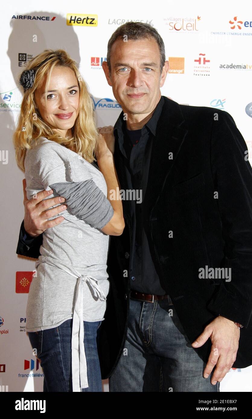 Helene de Fougerolles et Jean-Yves Berteloot se posent lors du 13ème  Festival du film télévisé de Luchon, le 11 février 2011. Photo de Patrick  Bernard/ABACAPRESS.COM Photo Stock - Alamy