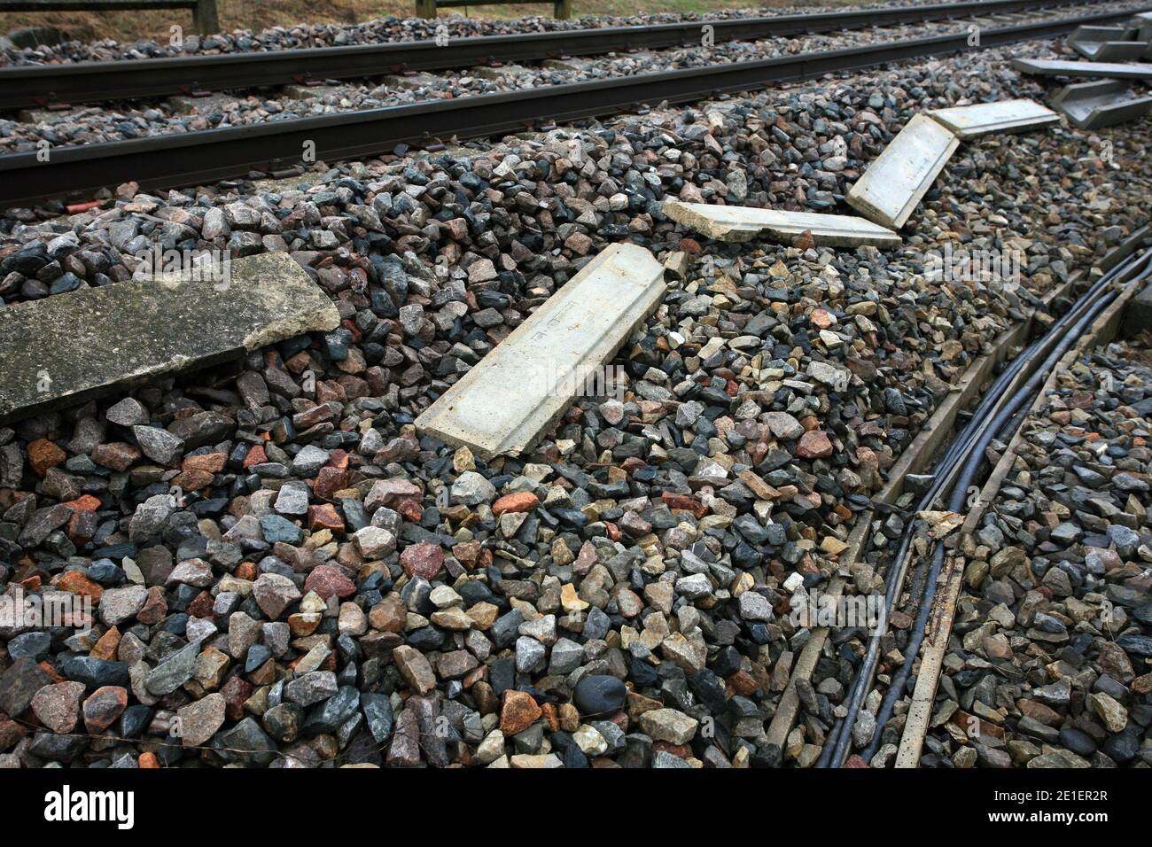 La ligne SNCF entre Chambéry et Bourg Saint Maurice, France le 27 Fevrier 2011 a ete sabotée le 26 Fevrier. Des CABLES ont ete sectiones provocante des recartes de trois a cinq heures des 40000 voyages circulant samedi sur cette ligne. En 2010, la SNCF a enregistré un enregistrement des volumes de câbles de cuivre sur son reseau : cinquinte par jour, soit trois plus qu'en 2008. Sélectionnez les calculs de l'entreprise ferroviaire, 350 000 minutes de retard ont ainsi ete occasioners sur le trafic national. Photo Daniel Giry/ABACAPRESS.COM Banque D'Images