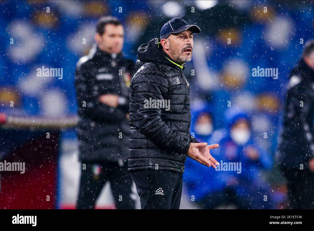 SpeziaÕs entraîneur italien Vincenzo Italiano a gestellé pendant la série UN match de football SSC Napoli vs Spezia Calcio. Spezia Calcio a gagné 2-1 Banque D'Images