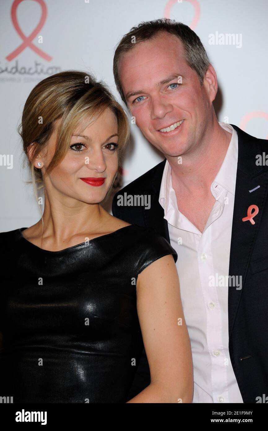 Audrey Crespo-Mara et Julien Arnaud posant à un photocall pour la fête de lancement de la Sidaction 2011 qui s'est tenue au Musée du quai Branly à Paris, France, le 9 mars 2011. Photo d'Alban Wyters/ABACAPRESS.COM Banque D'Images