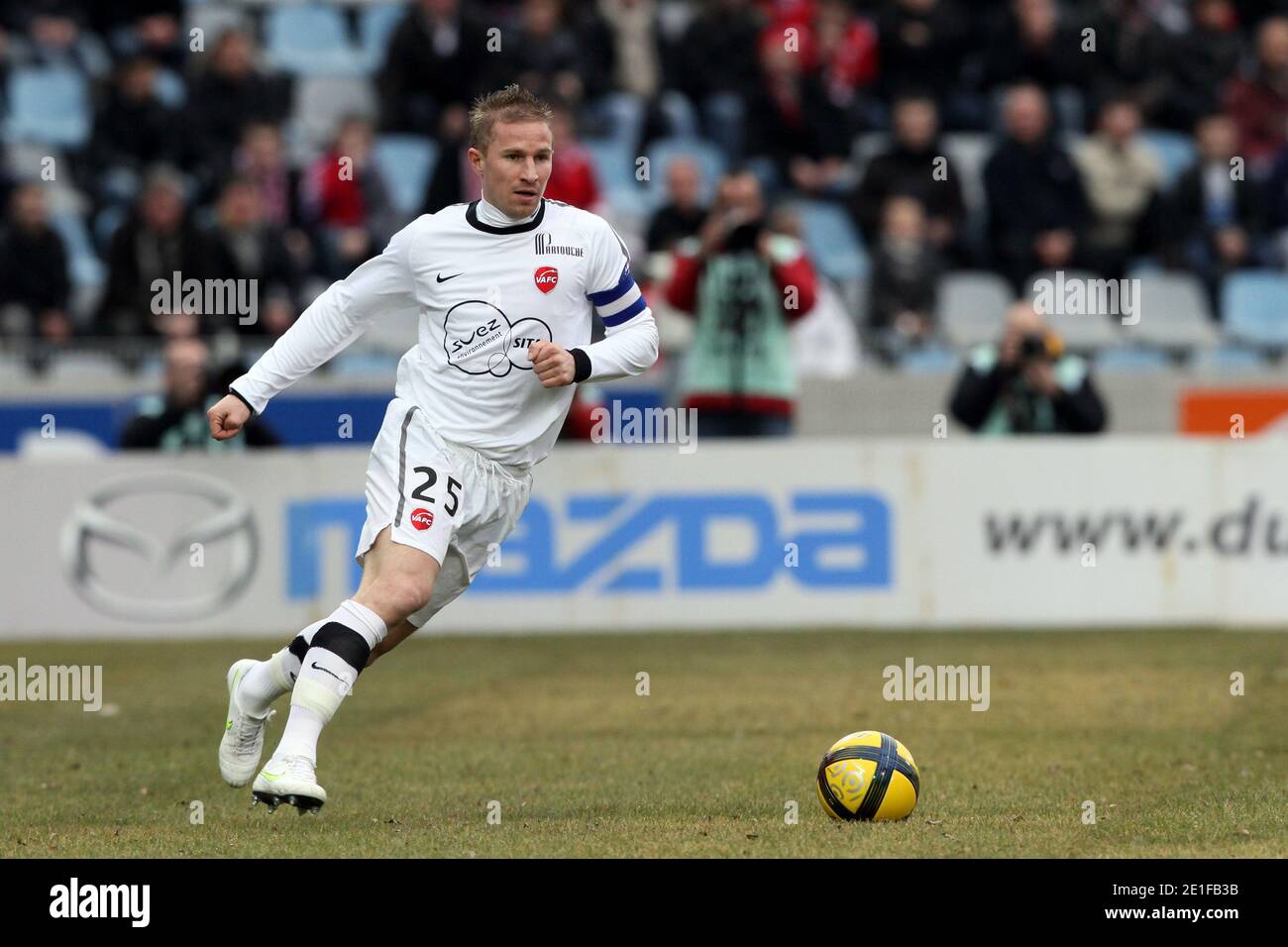 Rudy Mater de Valenciennes lors du match de football de la Ligue française de Fisrt, Lille OSC vs Valenciennes FC au stade Lille Metropole de Lille, dans le nord de la France, le 13 mars 2011. Lille a gagné 2-1. Photo de Sylvain Lefevre/ABACAPRESS.COM Banque D'Images