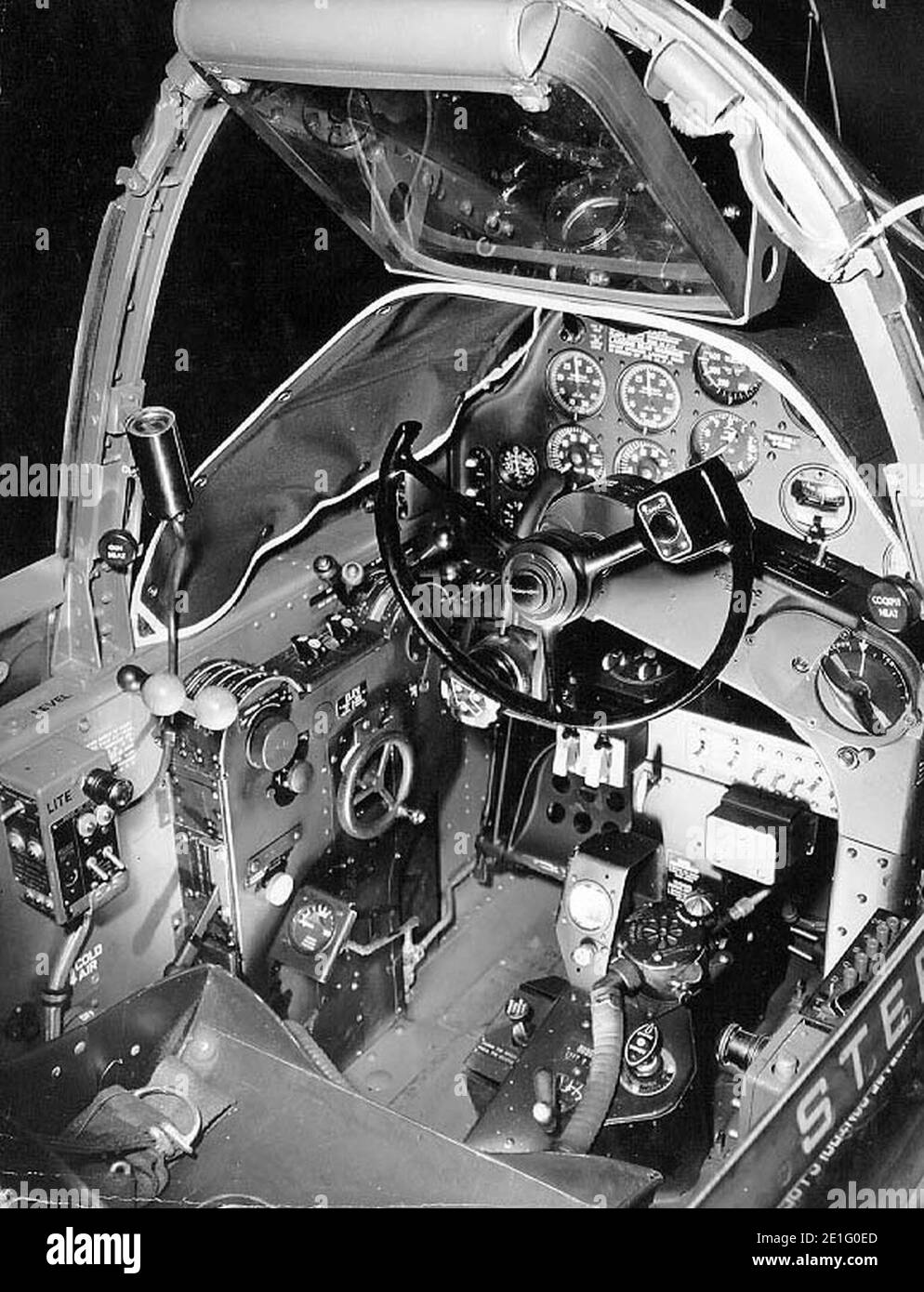 Poste de pilotage Lockheed P-38G en regardant depuis l'aile droite 061019 Banque D'Images