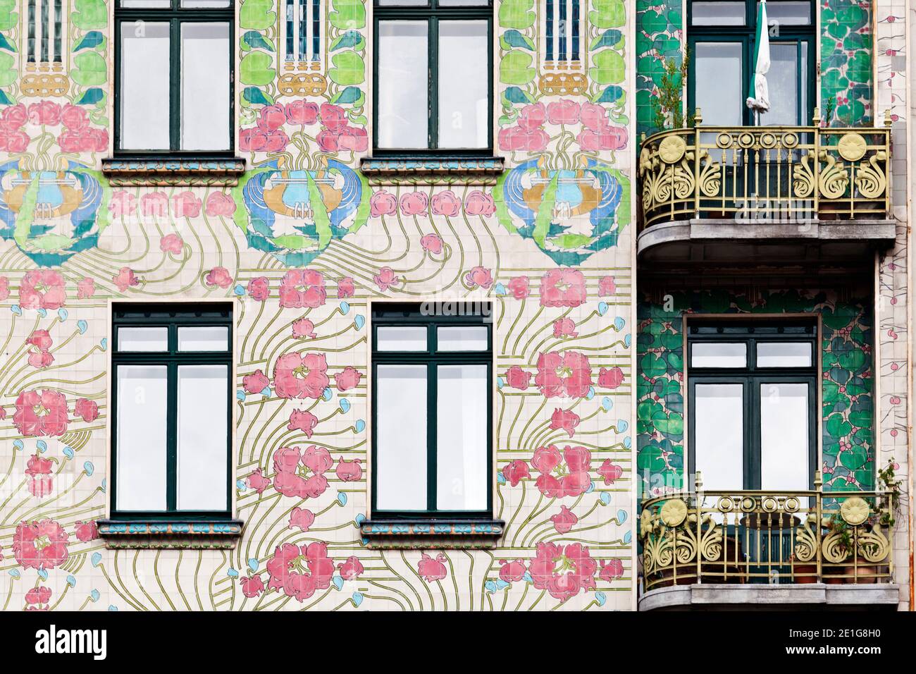 Façade de la maison de style Jugendstil Majolikahaus (majolica) au n° 40 Linke Wienzeile (1899), Vienne, Autriche Banque D'Images