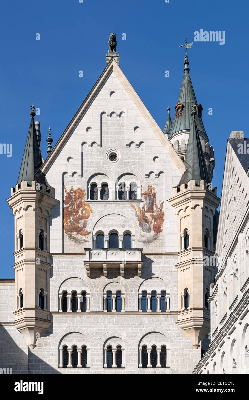 Château de Neuschwanstein situé à Hohenschwangau, Allemagne. Terminé en 1886. Un château bavarois construit pour le roi Ludwig II Façade extérieure. Banque D'Images