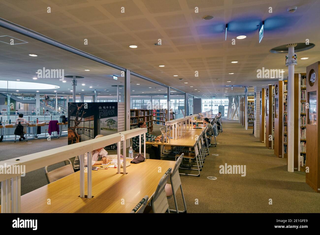 Vue intérieure de la bibliothèque publique principale de Kaohsiung à Kaohsiung, Taïwan. Terminé en 2014. Banque D'Images