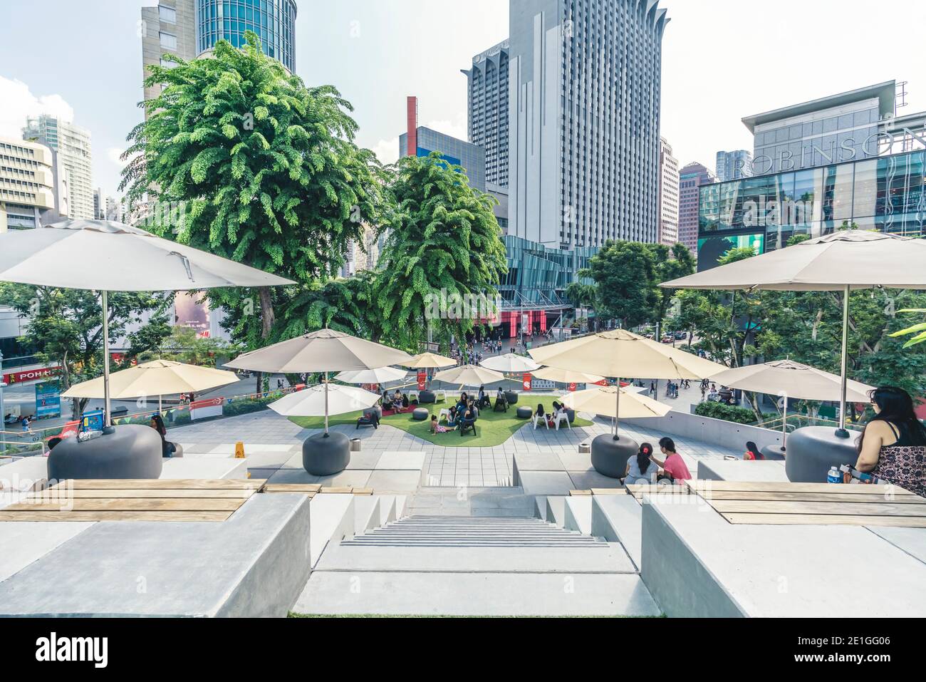 Espaces verts en plein air au centre commercial Design Orchard, Singapour. Banque D'Images