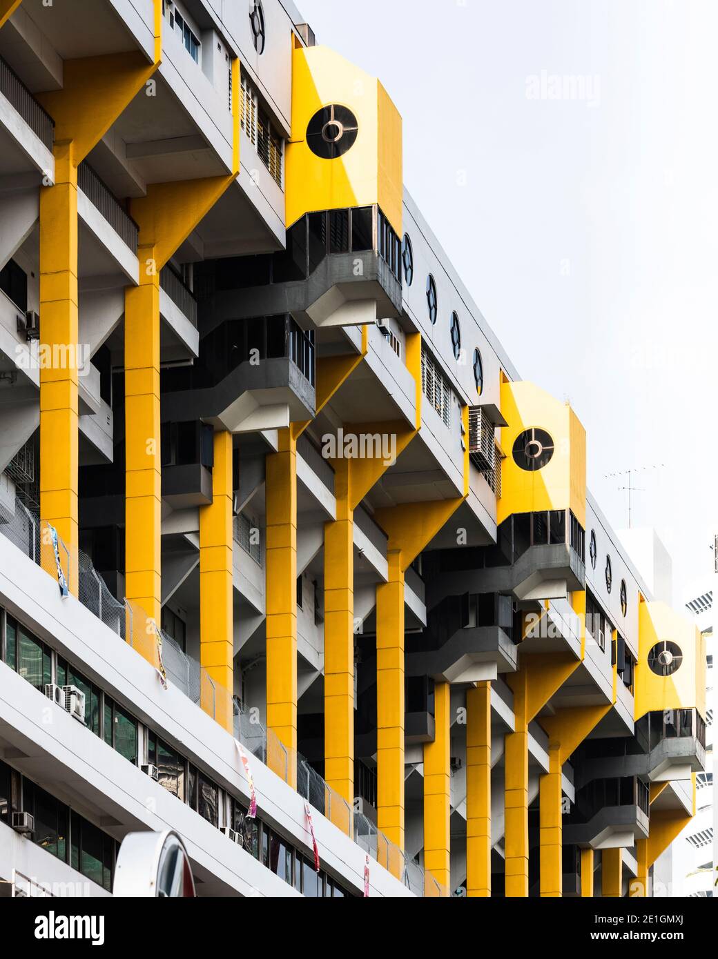Détails extérieurs du Golden Mile Complex, un développement emblématique à usage mixte après l'indépendance à Singapour. Banque D'Images