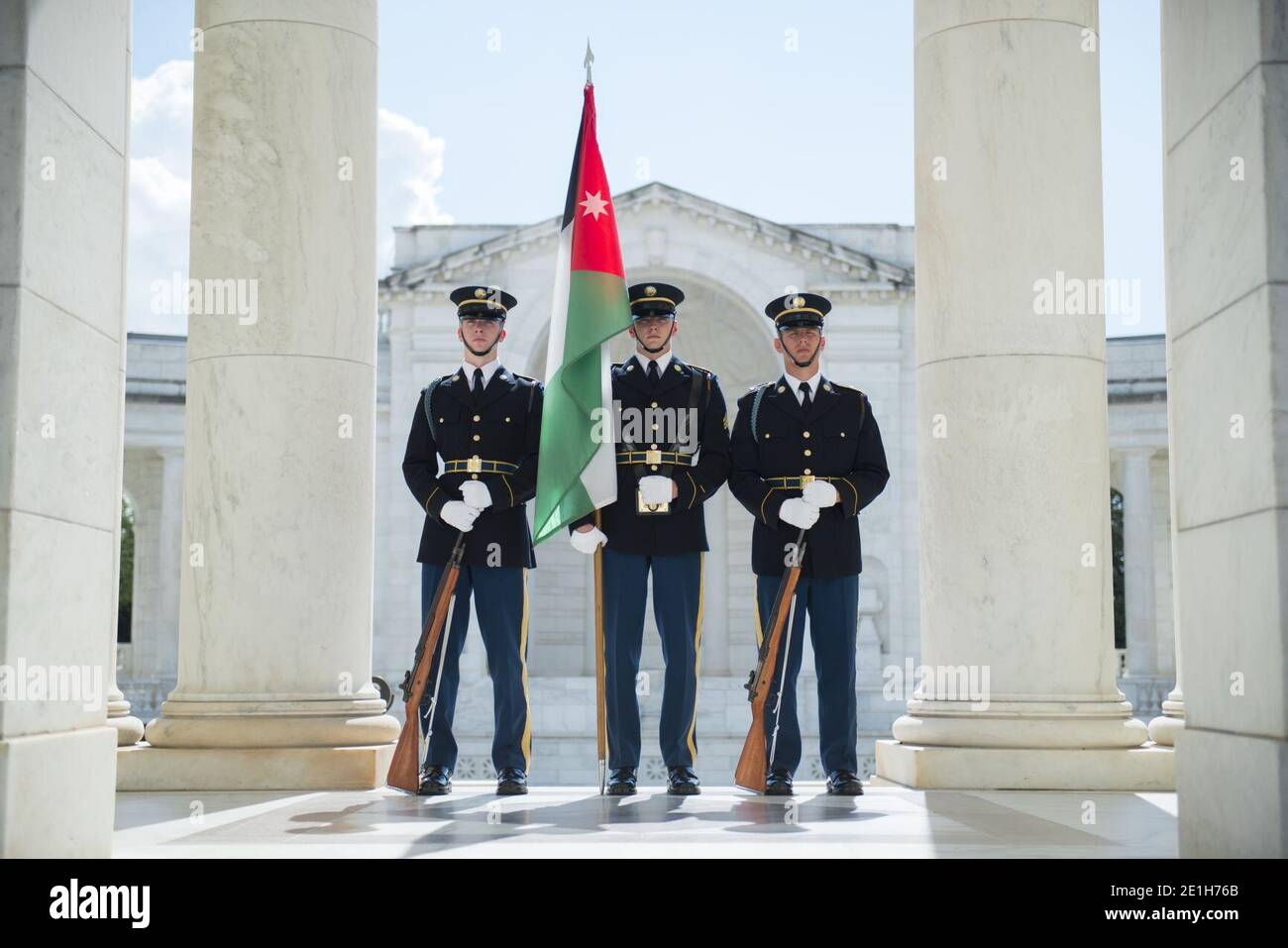 Le lieutenant général Mahmoud Freihat, chef de l'état-major général de l'Armée de Jordanie participe à une cérémonie de remise des serment à la tombe du Soldat inconnu Banque D'Images