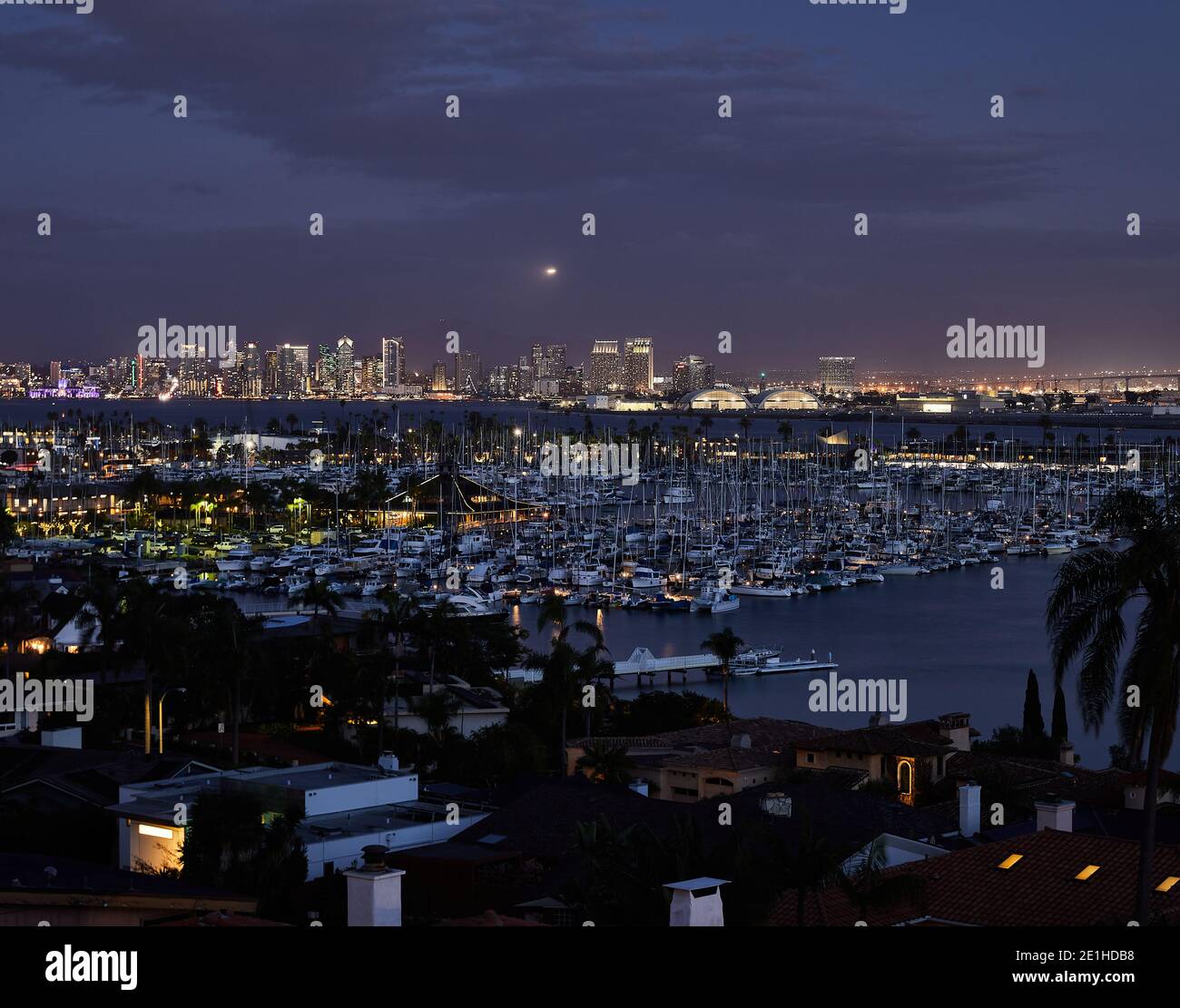 Le centre-ville de San Diego éclaire les gratte-ciel et la baie la nuit De point Loma Banque D'Images