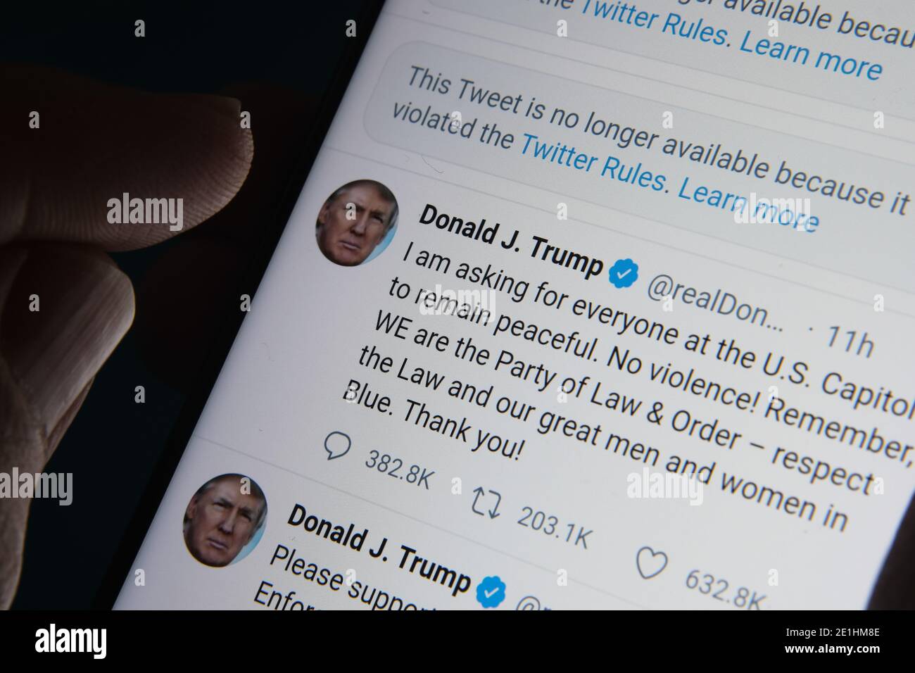 Les déclarations Facebook de Donald Trump sont affichées à l'écran. Et les publications sur le Capitole ont supprimé Facebook. Le dernier post avant la désactivation de son compte. Banque D'Images