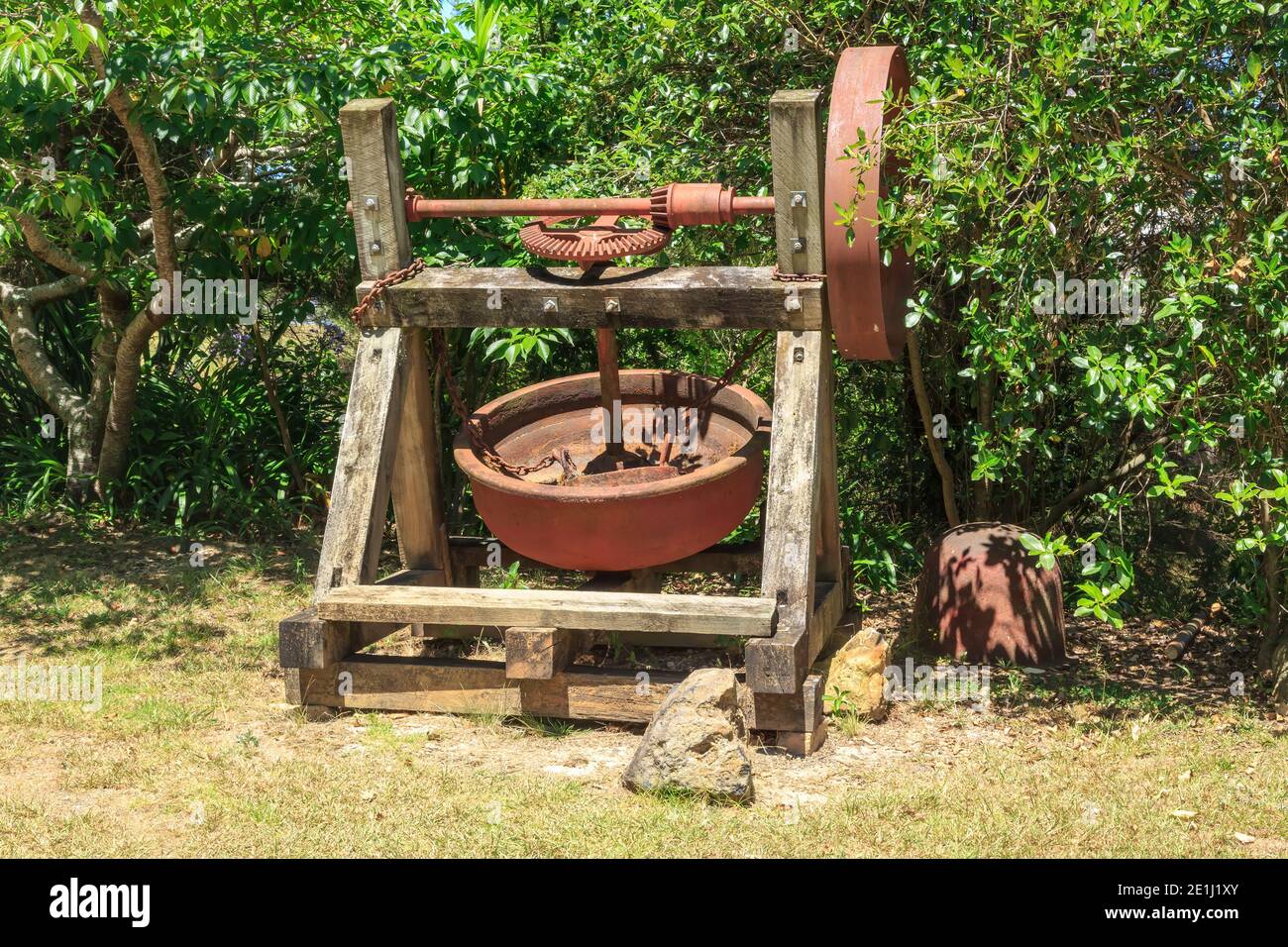 Un broyeur de minerai du début du XXe siècle dans un musée minier. Photographié dans l'ancienne ville aurifère de Thames, en Nouvelle-Zélande Banque D'Images