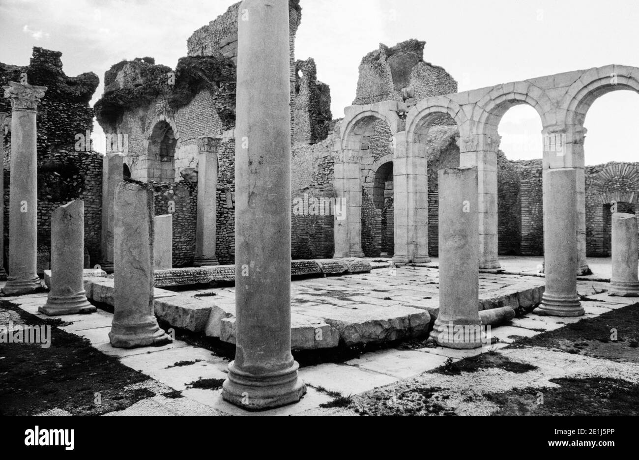Maktar. Makhtar ou (latin) Mactaris - Berber, Carthaginois puis ville romaine dans le centre-nord de la Tunisie. Le site archéologique - Grands bains. Numérisation d'archivage à partir d'une lame. Avril 1976. Banque D'Images
