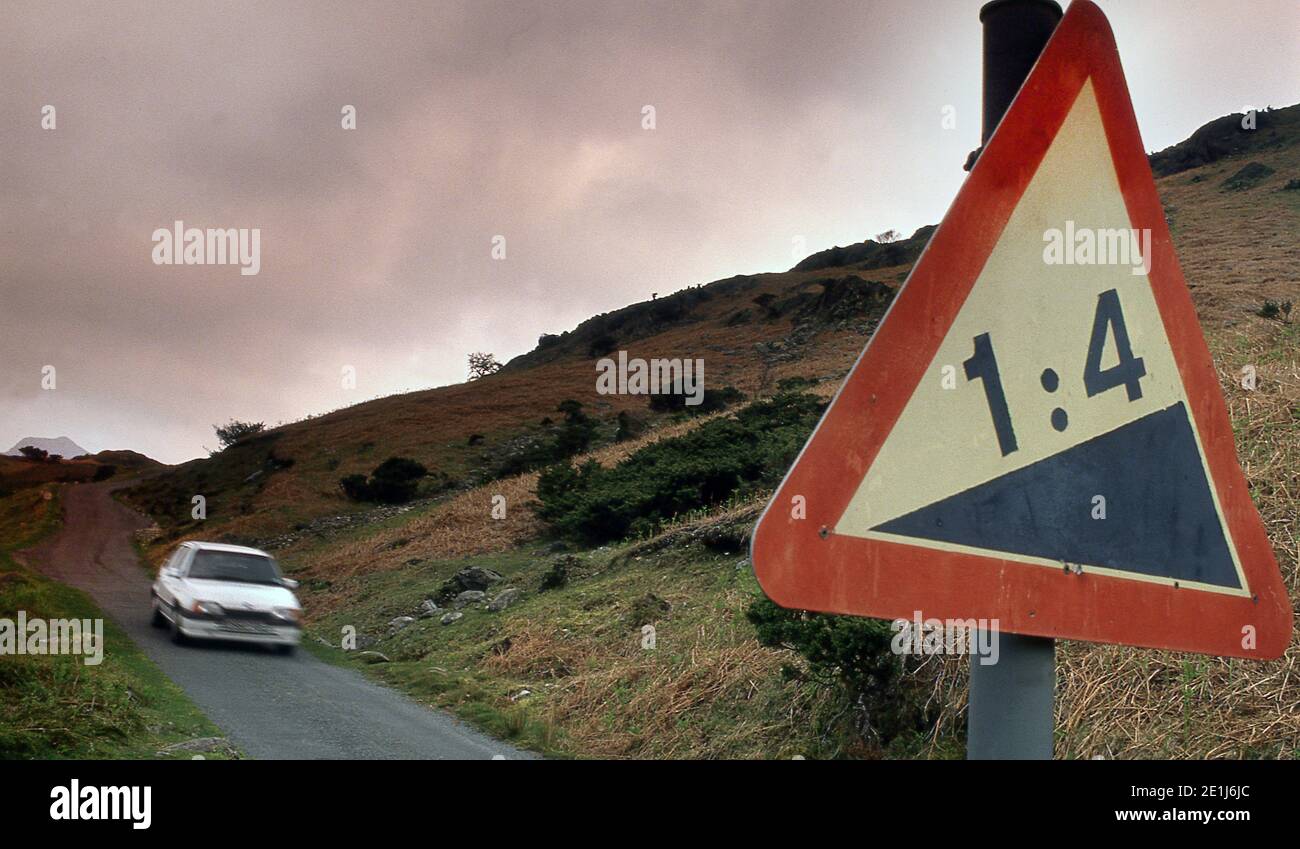 1986 Vauxhall Astra Sri conduite dans le district des lacs d'Angleterre. Banque D'Images