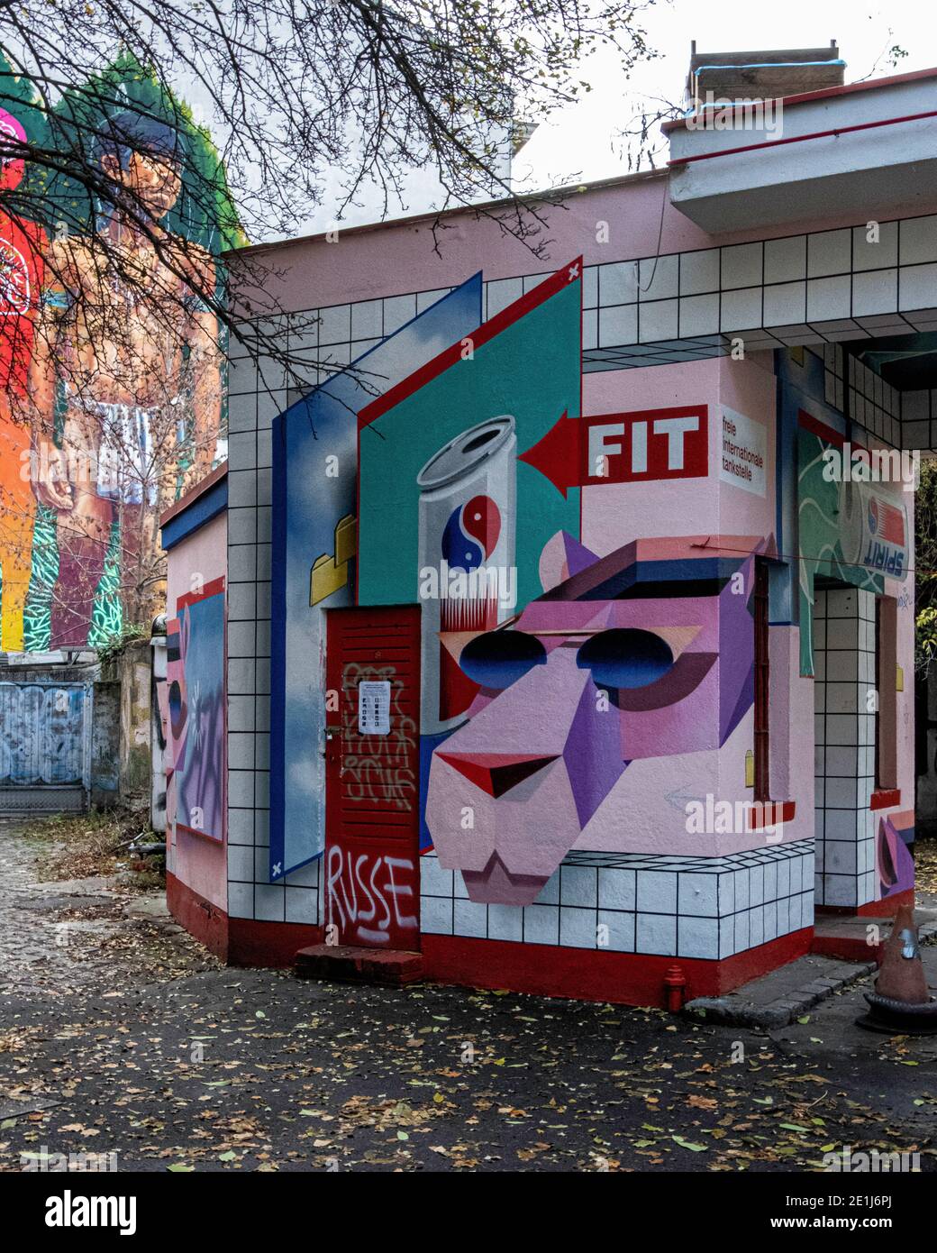 Berlin, Prenzlauer Berg. Monter Freie Internationale Tankstelle, figurant l'ancien poste d'essence maintenant un espace de création à but non lucratif Banque D'Images