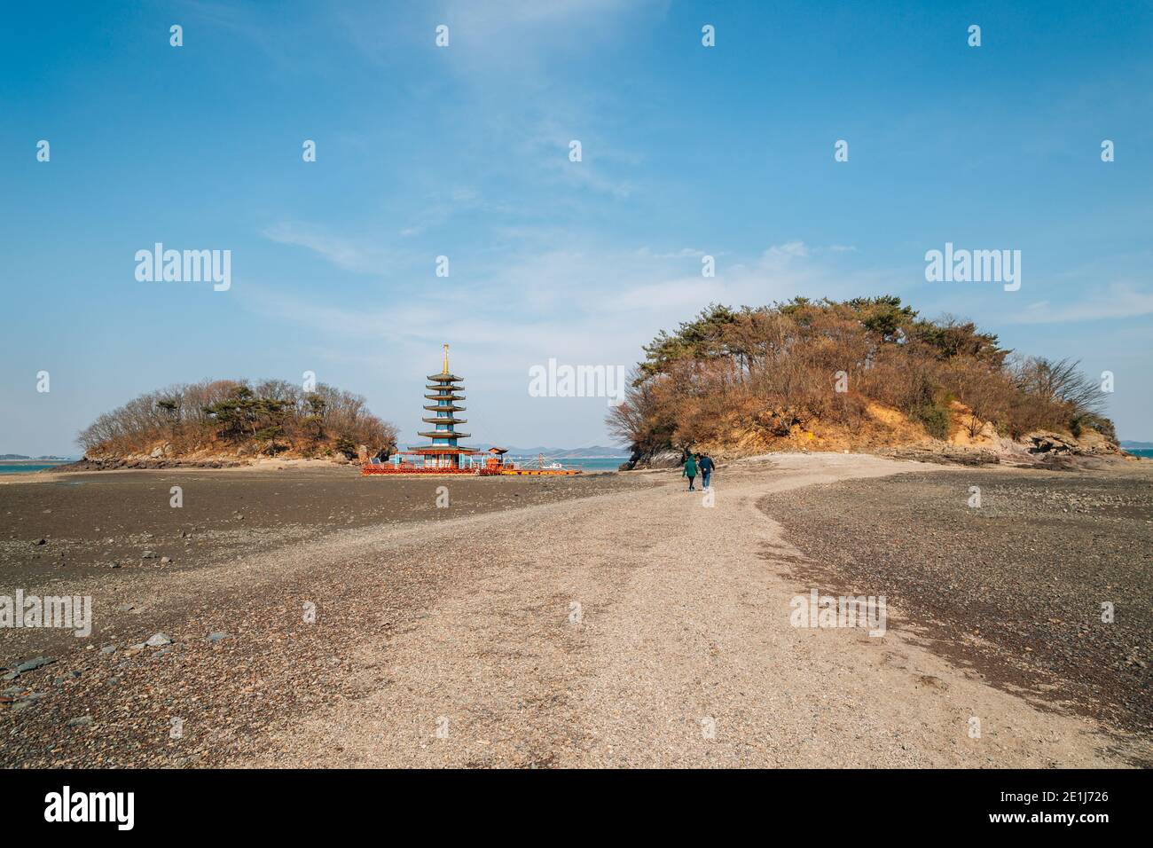 Temple et plage d'Anmyeonam à l'île d'Anmyeondo, Taean, Corée Banque D'Images