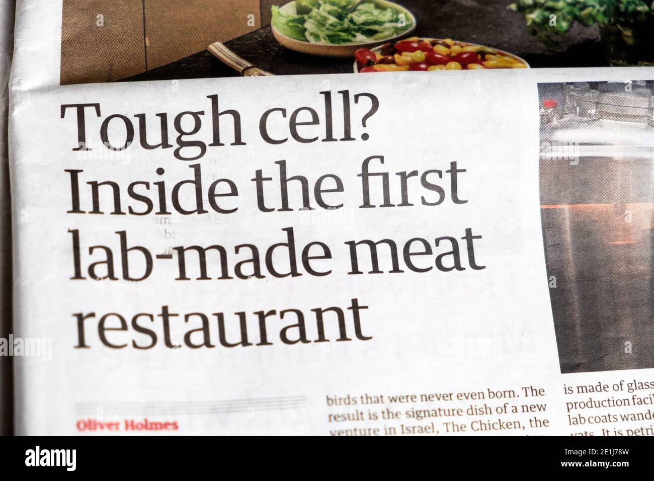 « cellule robuste ? Dans le journal Guardian Food nutrition du premier restaurant de viande fabriqué en laboratoire, le titre du 5 décembre 2020 à Londres, en Angleterre, au Royaume-Uni Banque D'Images