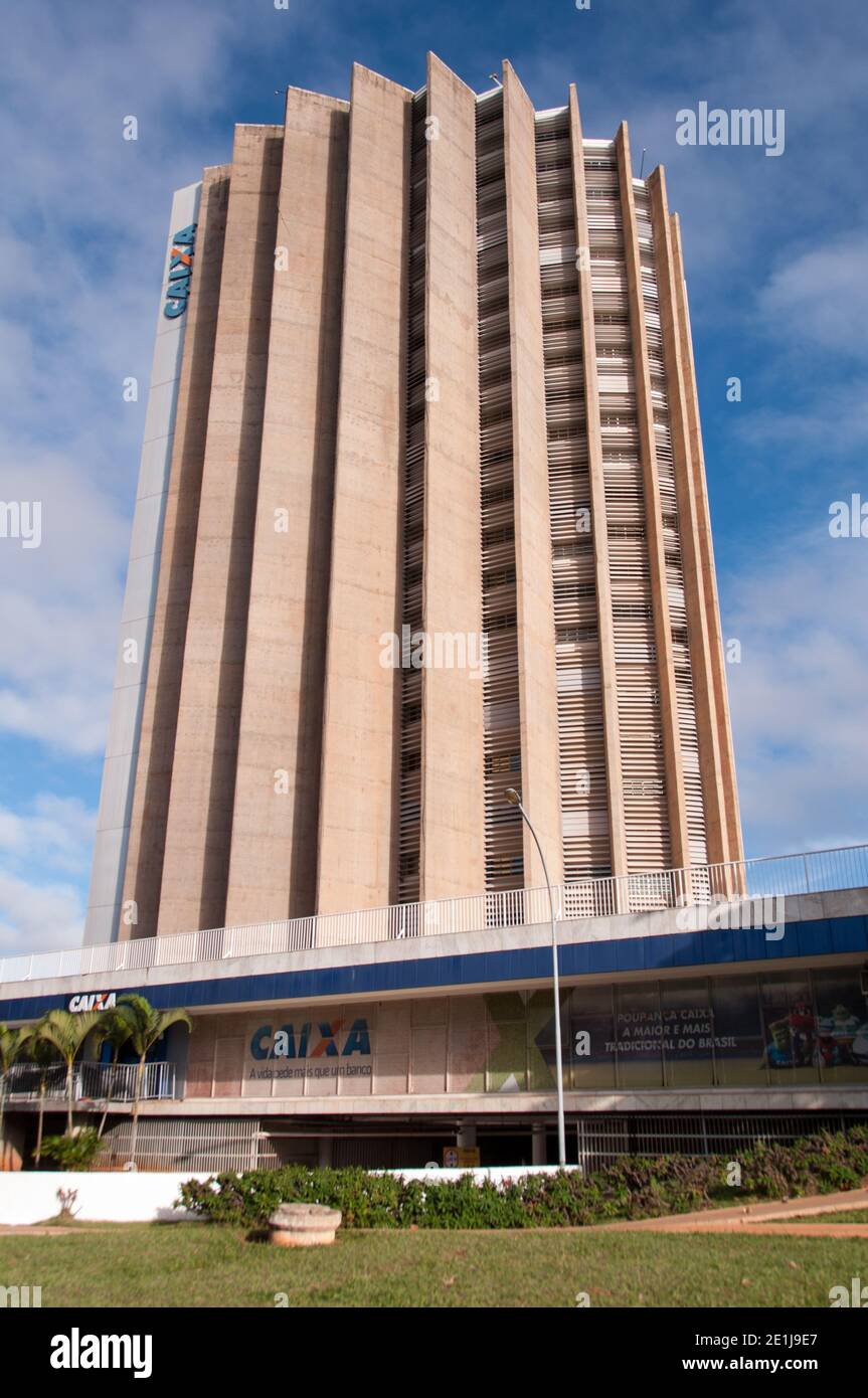 BRASILIA, BRÉSIL - 6 JUIN 2015 : immeuble fédéral Caixa Economica. C'est la quatrième plus grande banque du Brésil en termes d'actifs et l'une des plus grandes en latin. Banque D'Images