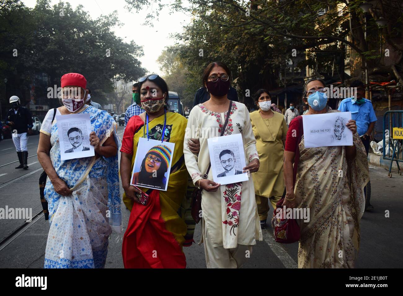 Kolkata, Bengale occidental, Inde. 7 janvier 2021. Il y a un an, des femmes de toutes les confessions se sont rassemblées à Park Circus Maidan à Kolkata et ont lancé une manifestation pacifique continue en réponse à l'adoption de la loi sur la modification de la citoyenneté (CAA), du registre national des citoyens (CNRC) et du registre national de la population (NPR) par le gouvernement de l'Inde. À l'occasion du premier anniversaire de cette manifestation, les habitants de Kolkata se joignent de nouveau pour protester contre ces trois actes, l'emprisonnement des chefs d'étudiants et d'autres manifestants, récemment adopté Farm Bill, qui peut causer des dommages aux agriculteurs pauvres en Inde. Beaucoup de perso Banque D'Images