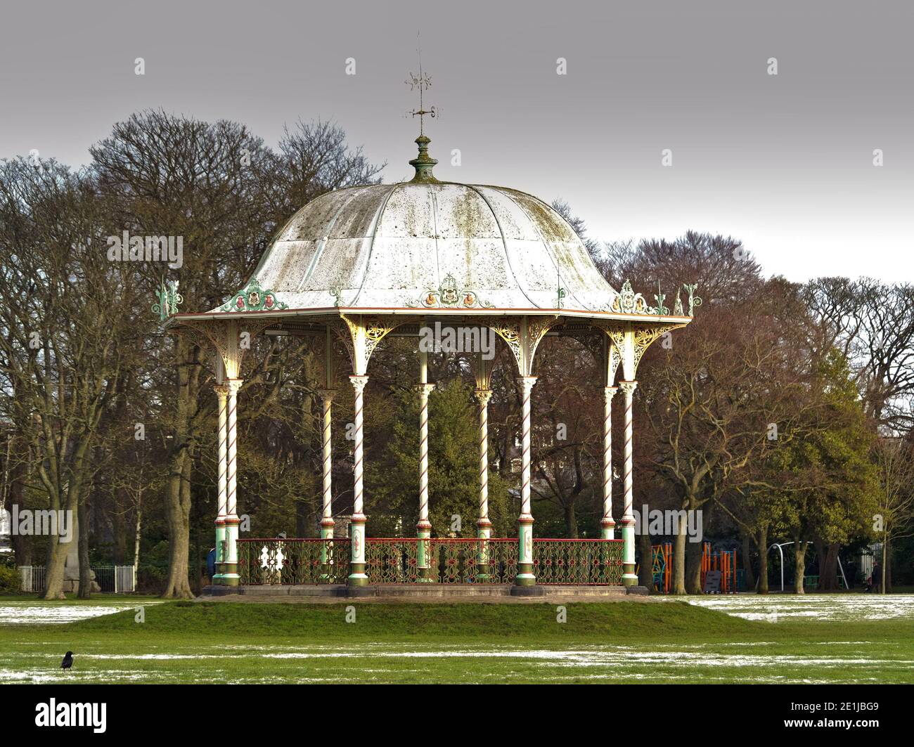 Bandstand Duthie Park Aberdeen en début de matinée sous le soleil d'hiver Banque D'Images