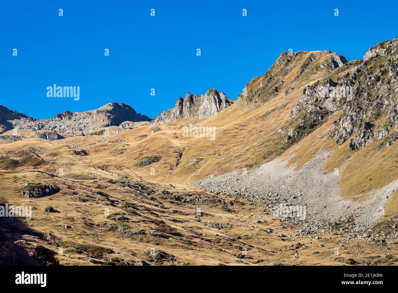 Col de la Madeleine à 2000 m d'altitude dans les alpes du Rhône, France Banque D'Images