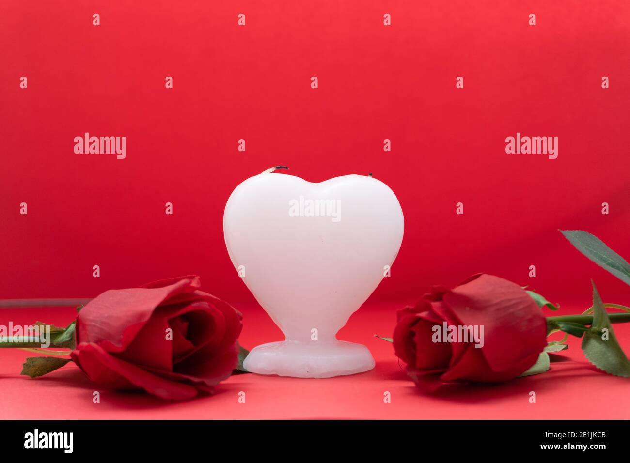 Kit Décoration Romantique ASANMU - 50 Bougies Cœur + 1000 Pétales Roses + Ballons Cœur - Mariage Anniversaire Saint-Valentin