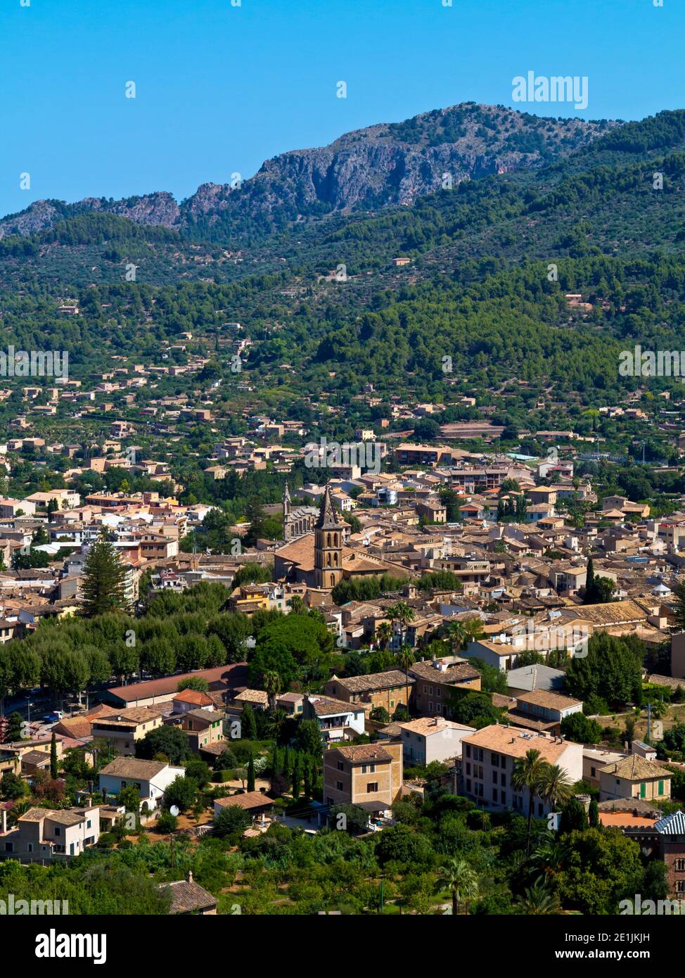 Vue sur Soller une ville près de la côte nord-ouest de Majorque dans les îles Baléares d'Espagne. Banque D'Images