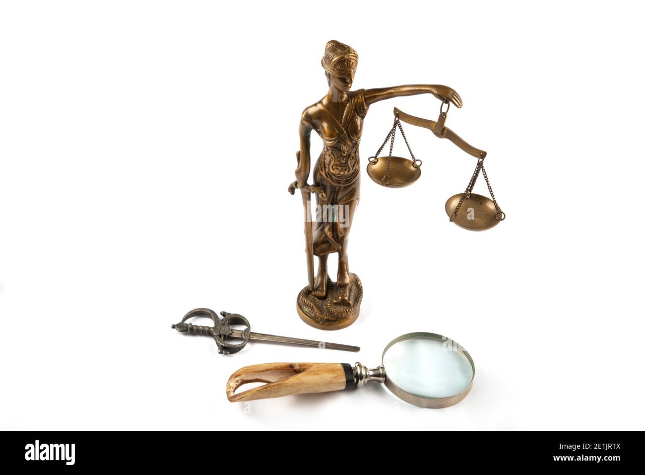 La statue de la justice - dame justice ou Iustitia / Justitia la déesse romaine de la justice. Image de concept de droit juridique. Banque D'Images