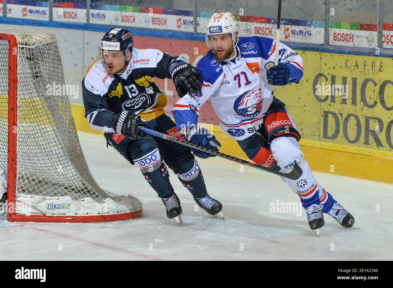 07.01.2021, Ambri, Stadio Valascia, Ligue nationale: HC Ambri-Piotta - ZSC Lions, #13 Marco Mueller (Ambri) contre #71 Fredrik Pettersson (ZSC) (Suisse/Allemagne/Autriche/Croatie OUT) Banque D'Images