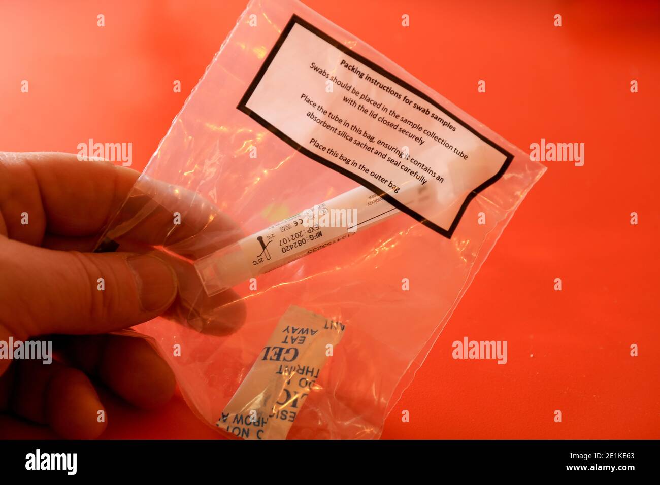 Kits de tests à domicile pour coronavirus PCR Covid-19 Banque D'Images