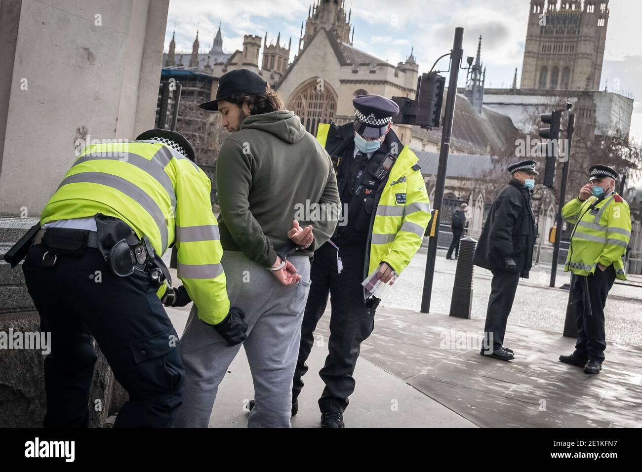 Coronavirus : des arrestations sont effectuées au cours d'une tentative de manifestation anti-verrouillage sur la place du Parlement, à Londres, contre les restrictions actuelles en matière de lock-down. Banque D'Images