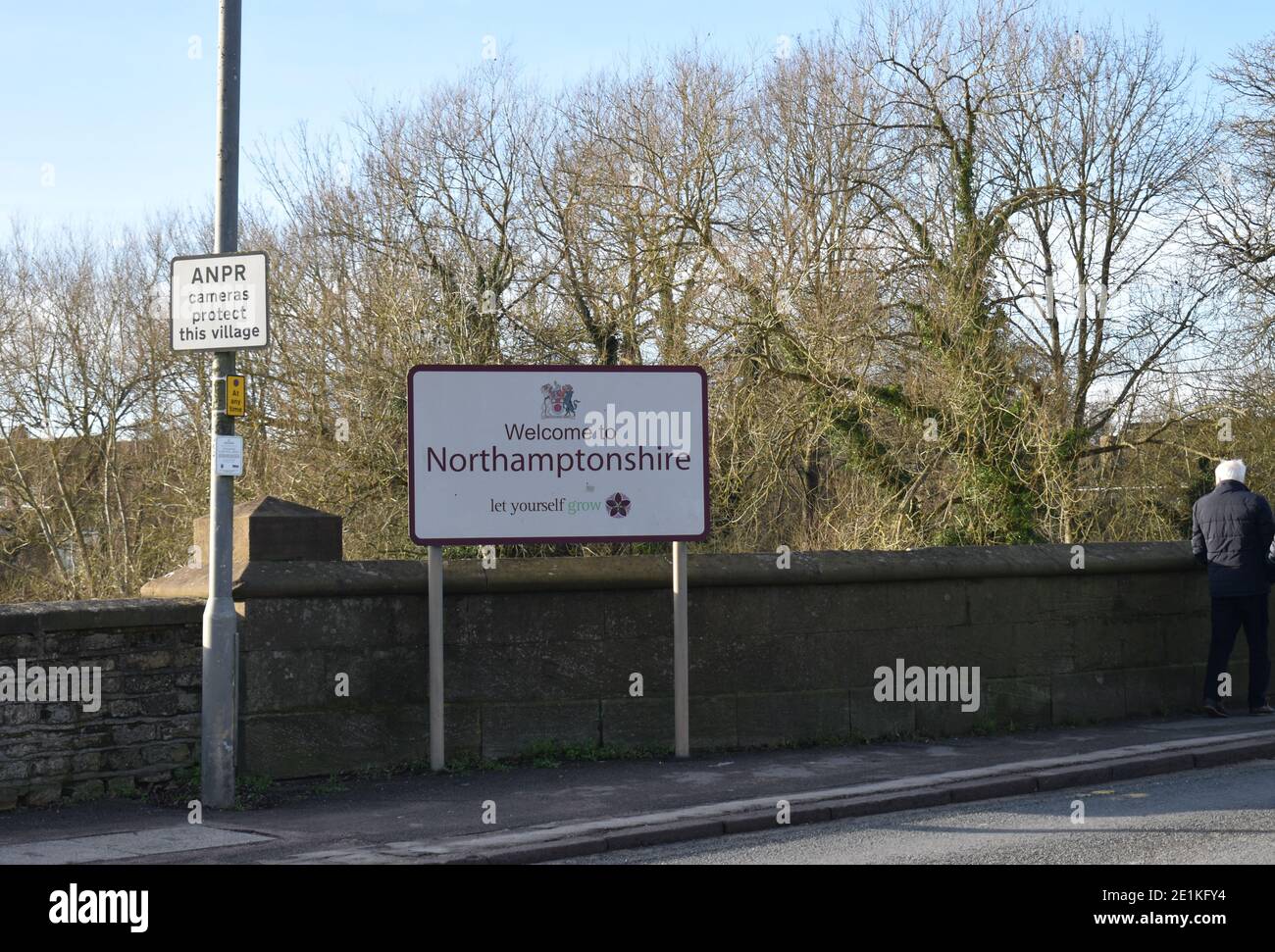 Bienvenue au panneau de la route Northamptonshire Banque D'Images
