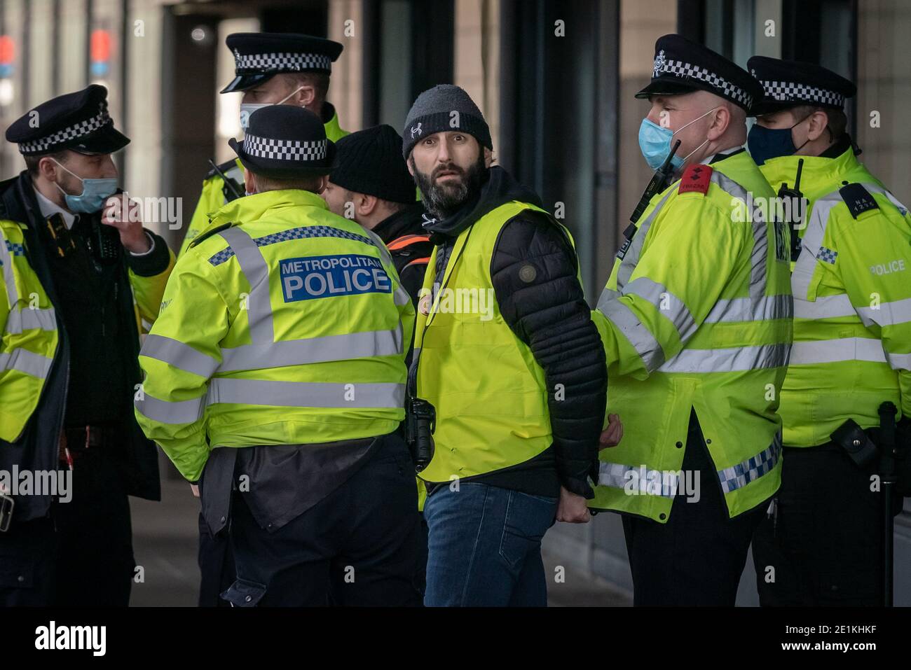 Coronavirus : des arrestations sont effectuées au cours d'une tentative de manifestation anti-verrouillage sur la place du Parlement, à Londres, contre les restrictions actuelles en matière de lock-down. Banque D'Images