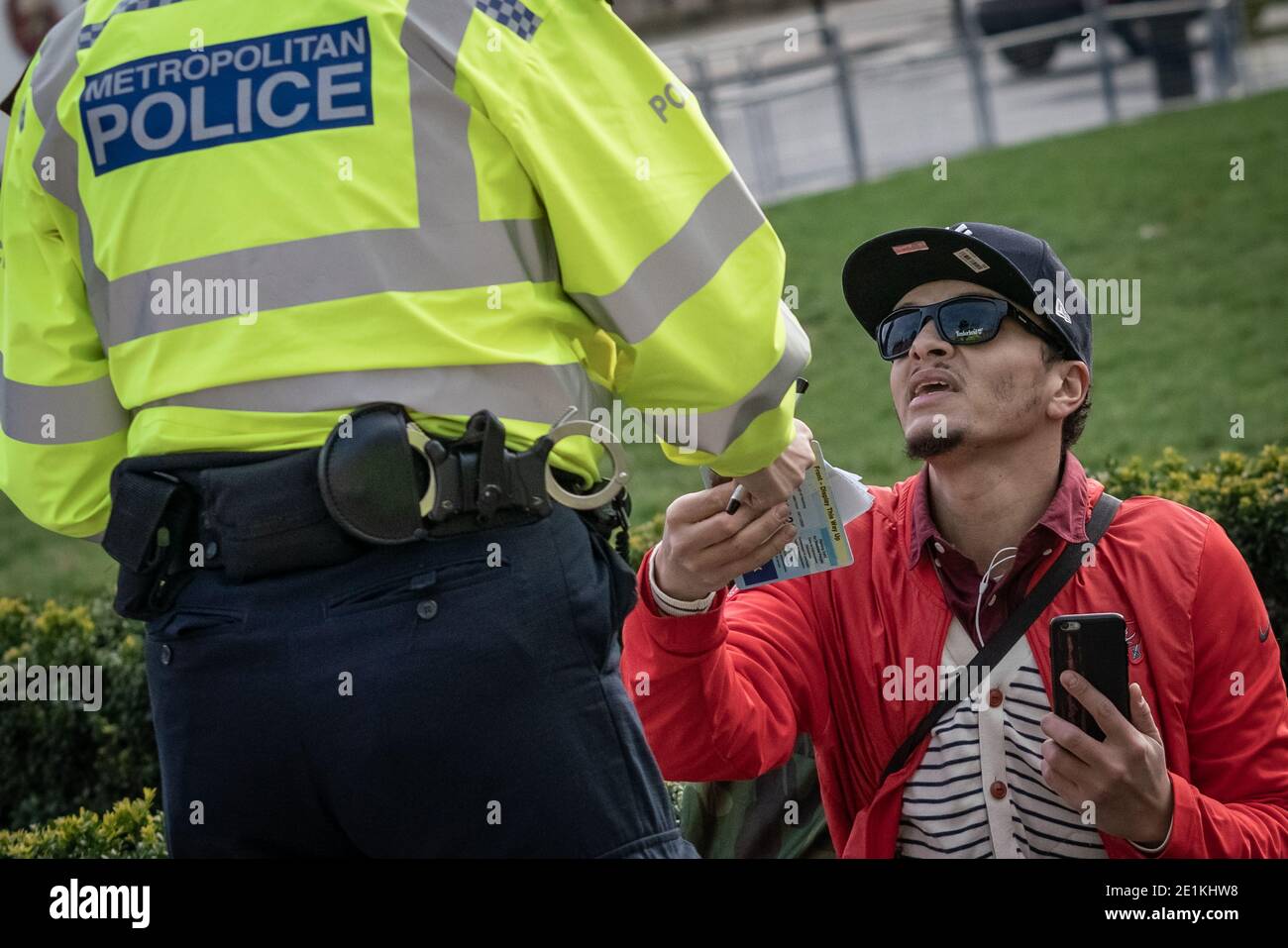 Coronavirus : la police émet des amendes ponctuelles de 200 £ lors d'une tentative de manifestation anti-verrouillage à Parliament Square, Londres, Royaume-Uni. Banque D'Images