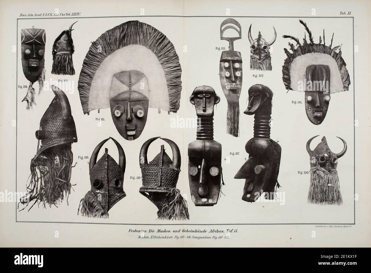 Masques du livre allemand ' Die Masken und Geheimbünde Afrikas ' [les masques et les sociétés secrètes d'Afrique] publié à Leipzig, Allemagne en 1898 Banque D'Images