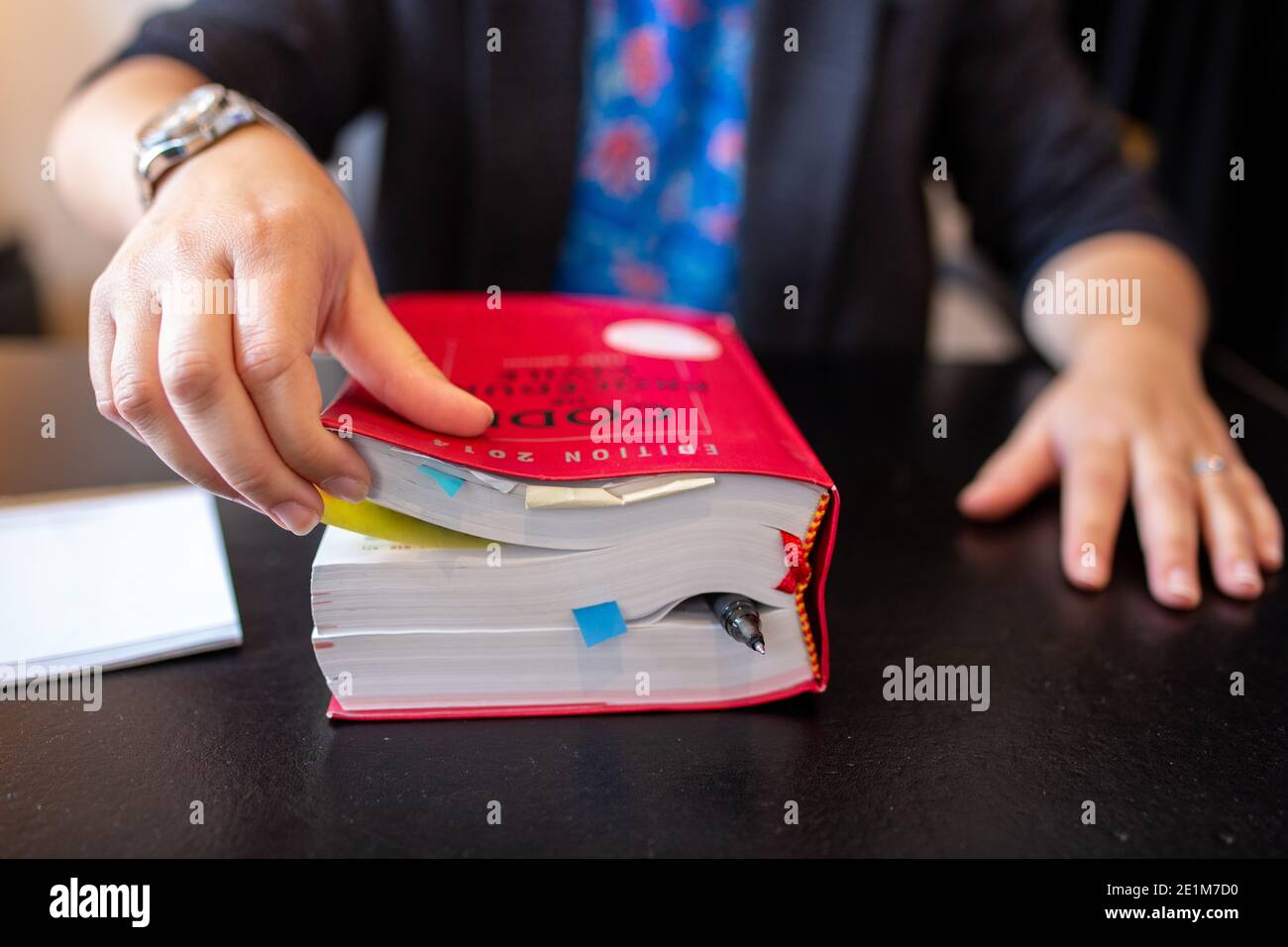 Code de la justice française - Livre rouge des lois Banque D'Images