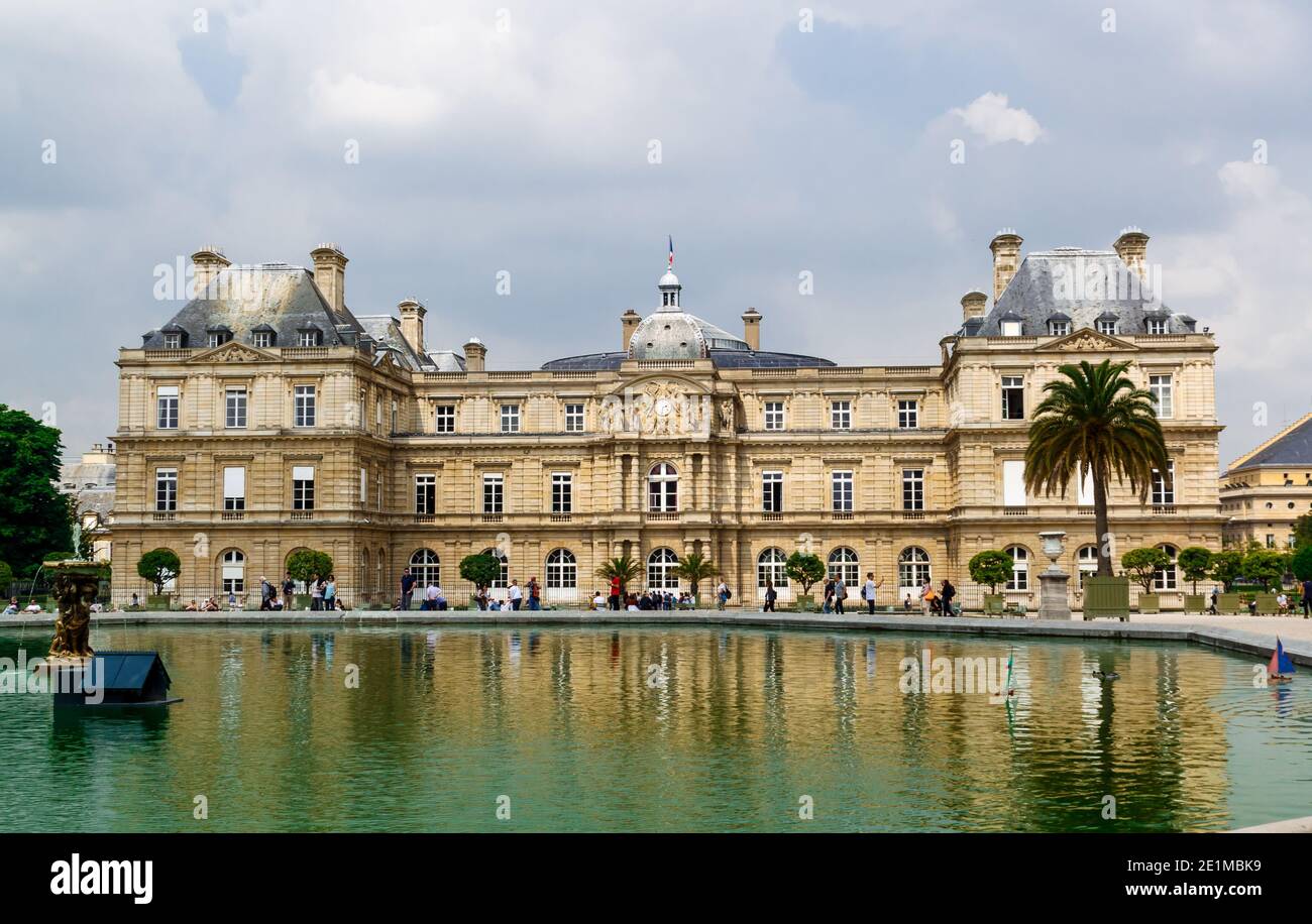 Paris, France - 24 mai 2018 : Palais et parc du Luxembourg à Paris, le jardin du Luxembourg, l'un des plus beaux jardins de Paris. France. Banque D'Images