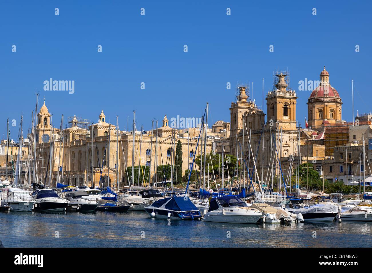 Horizon de la ville de Birgu à Malte, Vittoriosa Yacht Marina dans le Grand Port Banque D'Images