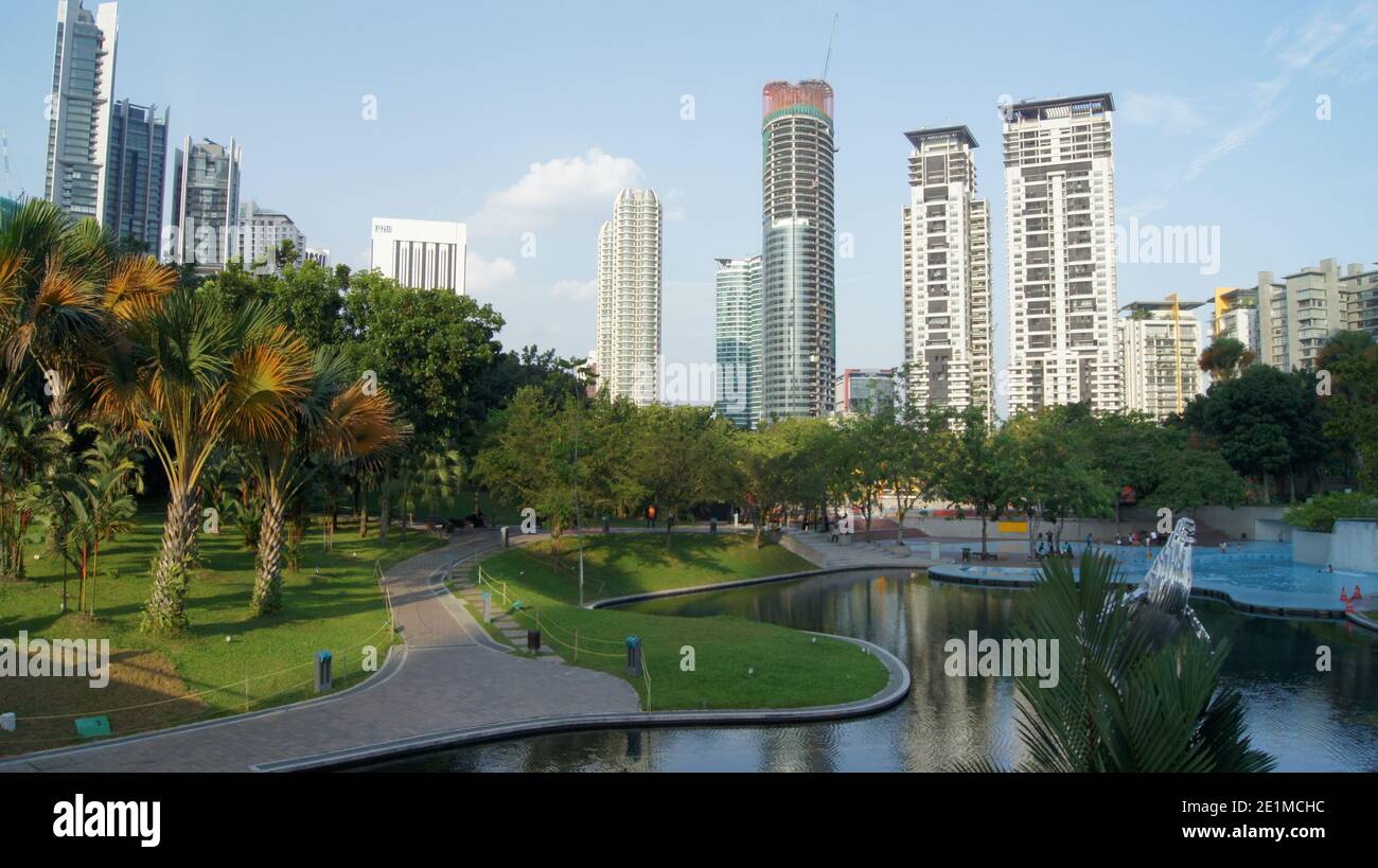 Kuala Lumpur, Malaisie - mai 21 2012 : l'oasis de verdure du parc KLCC dans le centre de Kuala Lumpur Banque D'Images